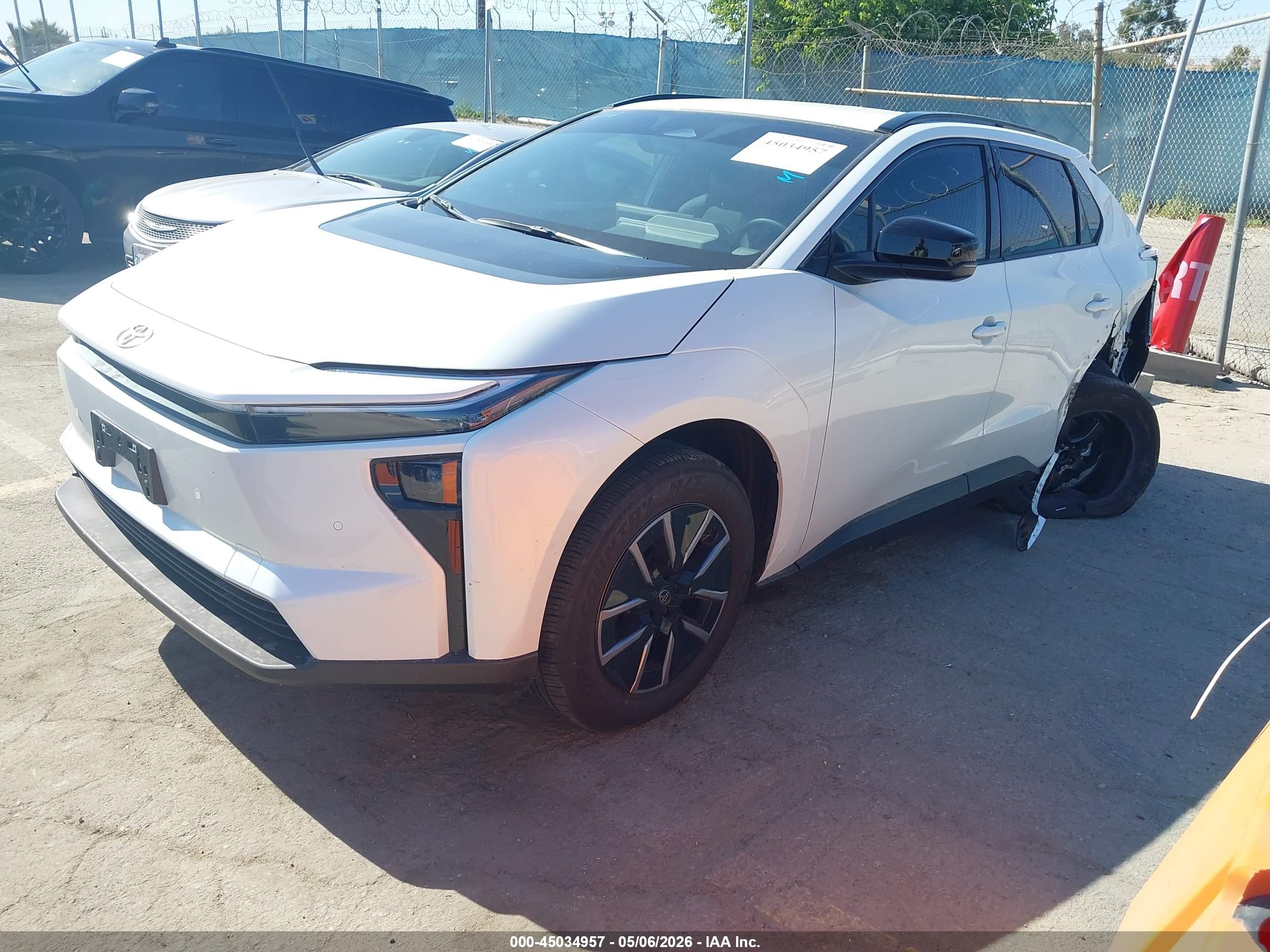 2026 Toyota Bz Xle Plus Белый vin: JTMBCAEB6TJ011907