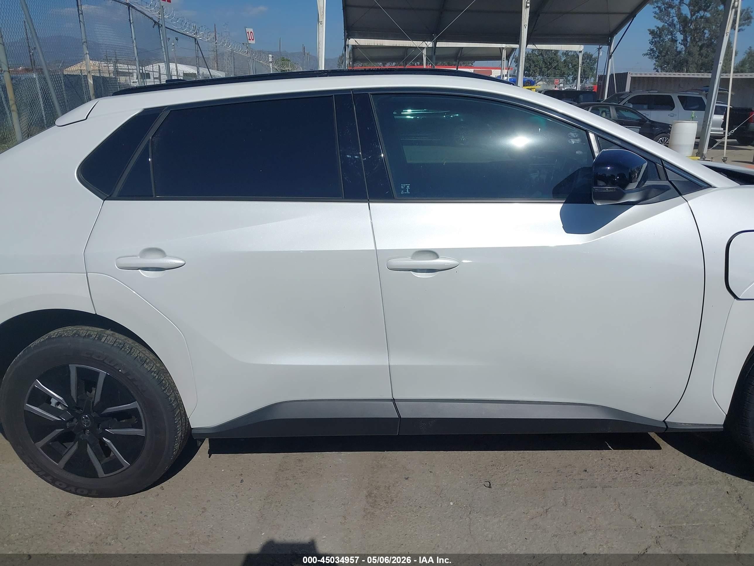 2026 Toyota Bz Xle Plus Белый vin: JTMBCAEB6TJ011907