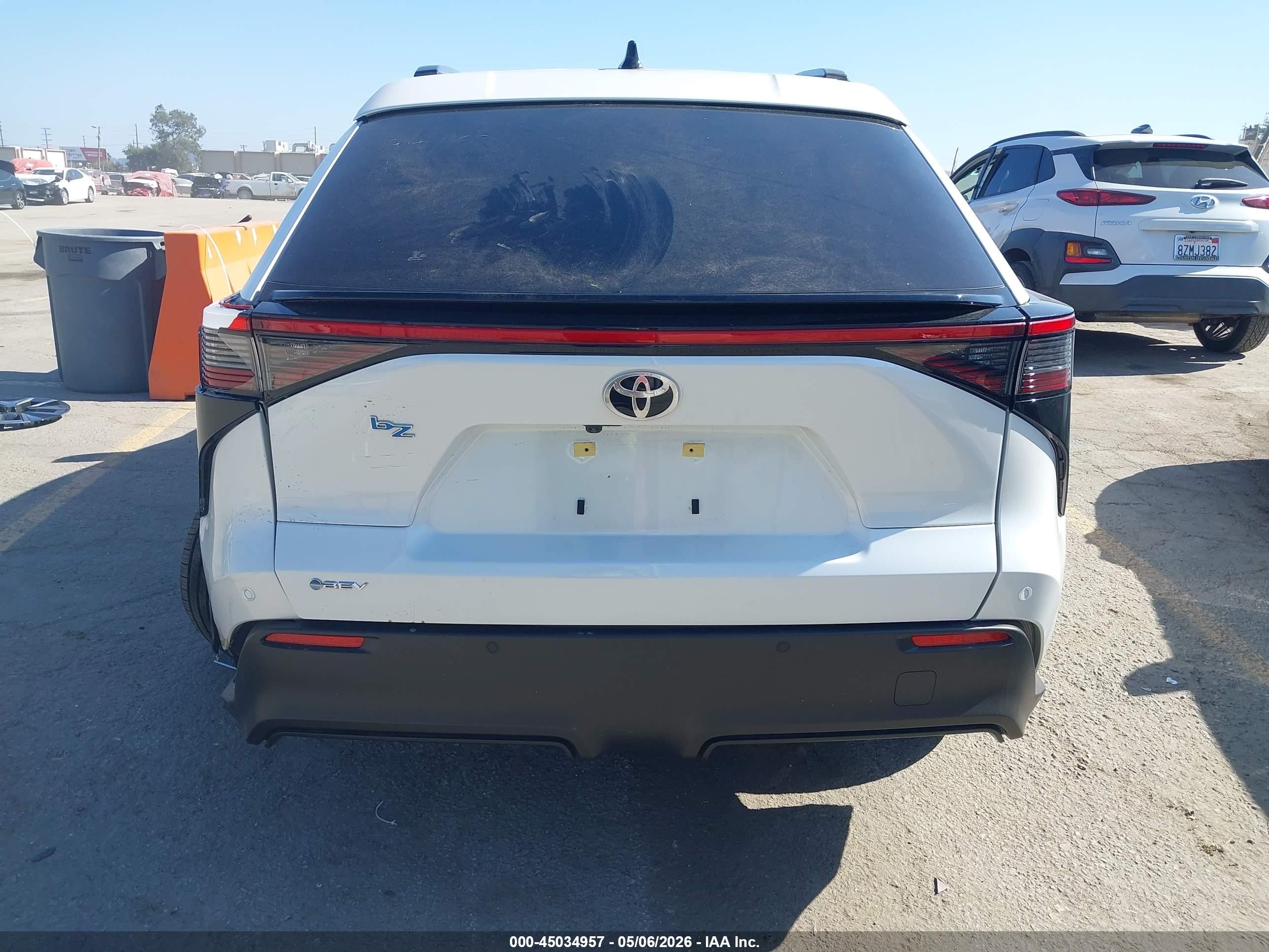 2026 Toyota Bz Xle Plus Белый vin: JTMBCAEB6TJ011907