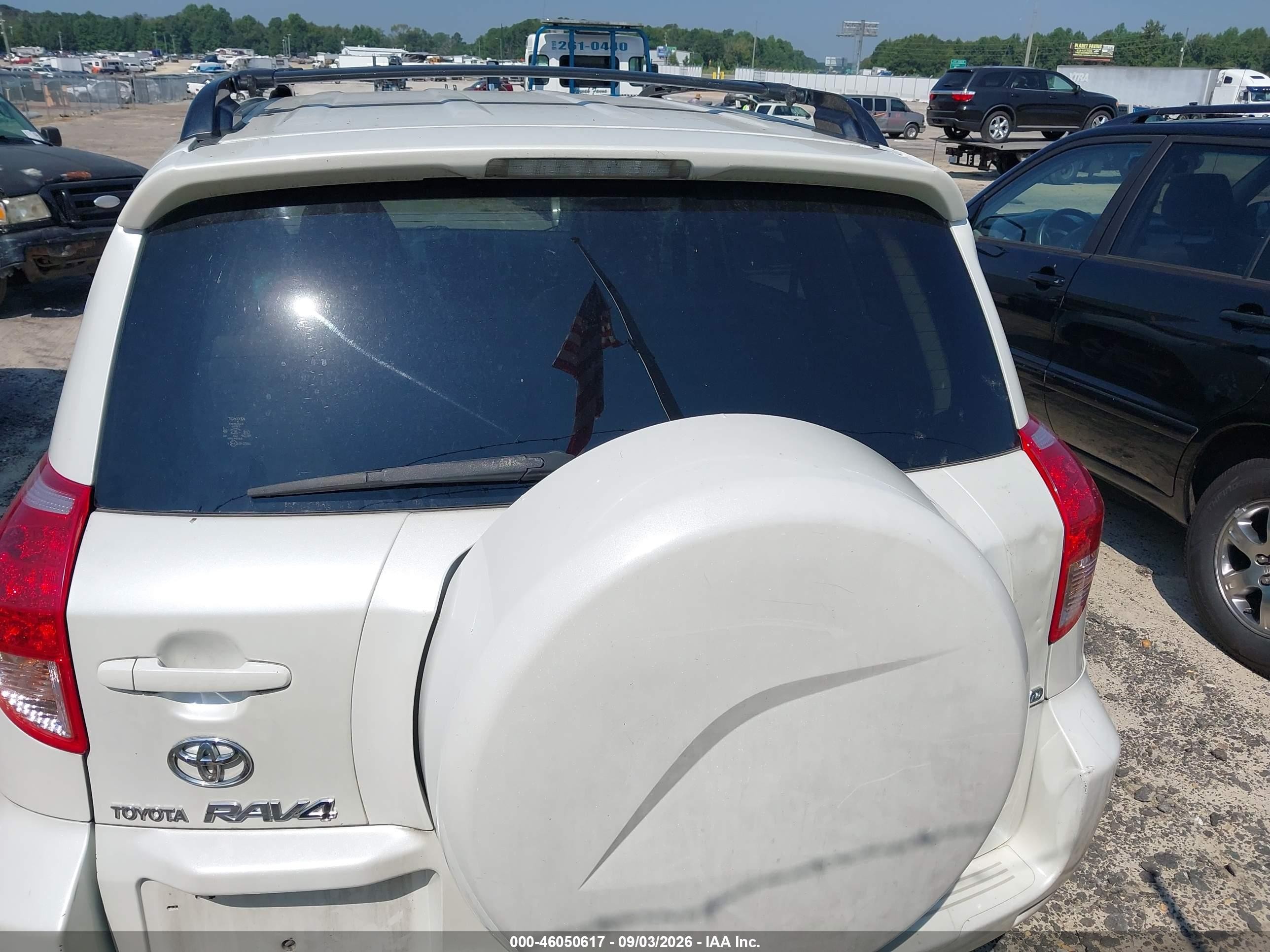 2007 Toyota Rav4 Limited White vin: JTMBD31V075092958
