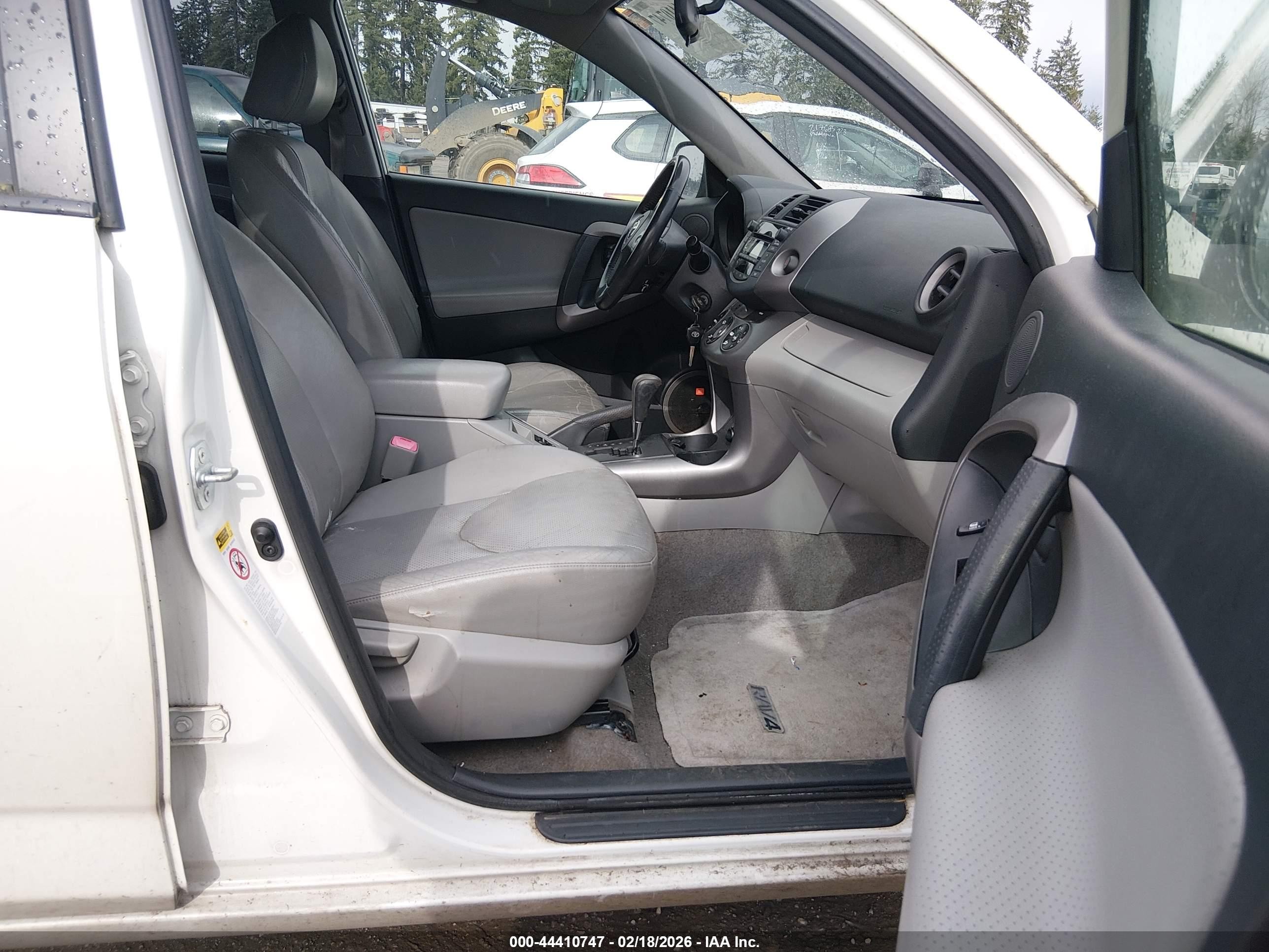 2007 Toyota Rav4 Limited White vin: JTMBD31V075099652