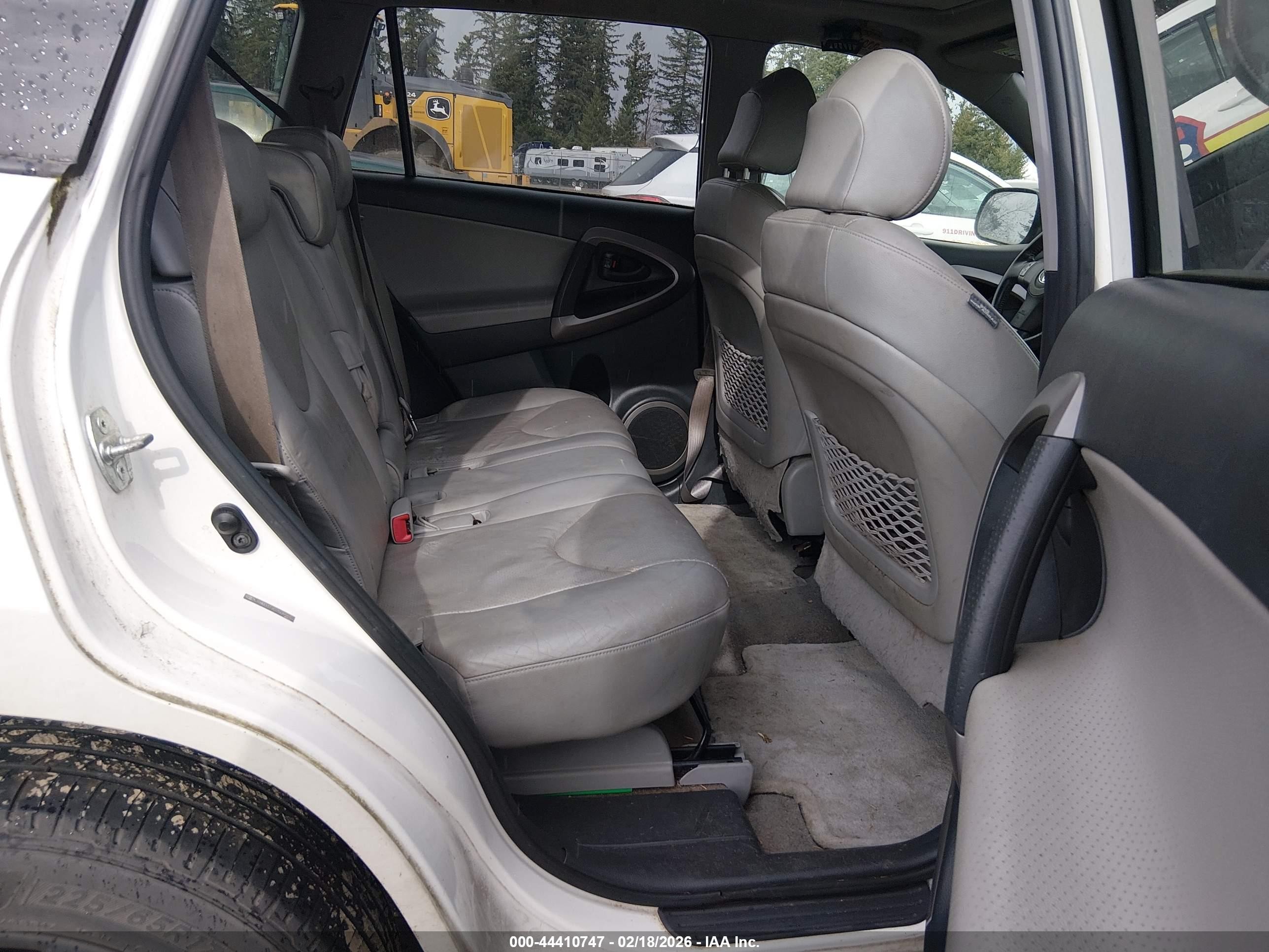 2007 Toyota Rav4 Limited White vin: JTMBD31V075099652