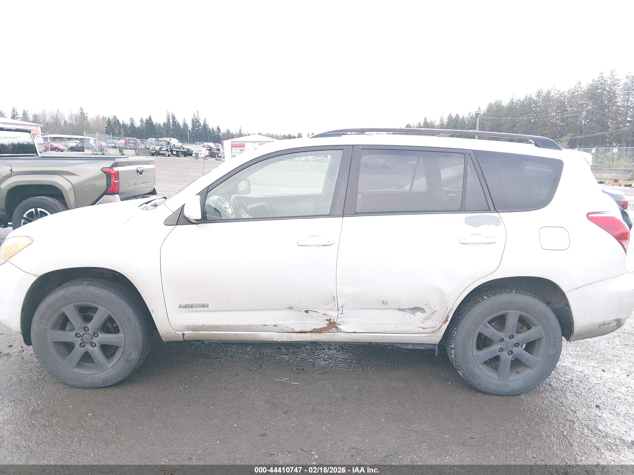 2007 Toyota Rav4 Limited White vin: JTMBD31V075099652