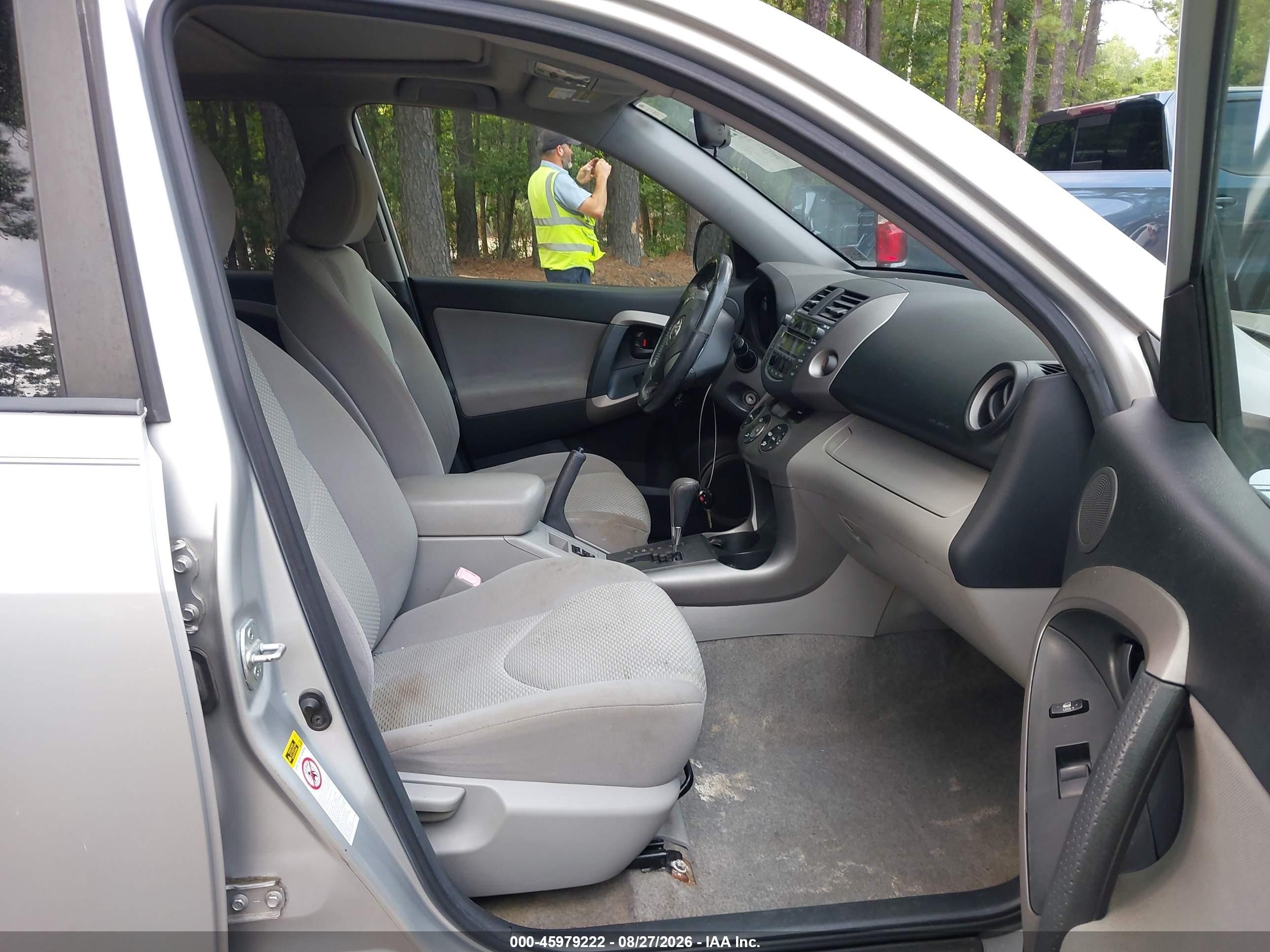 2007 Toyota Rav4 Limited Silver vin: JTMBD31V075101528