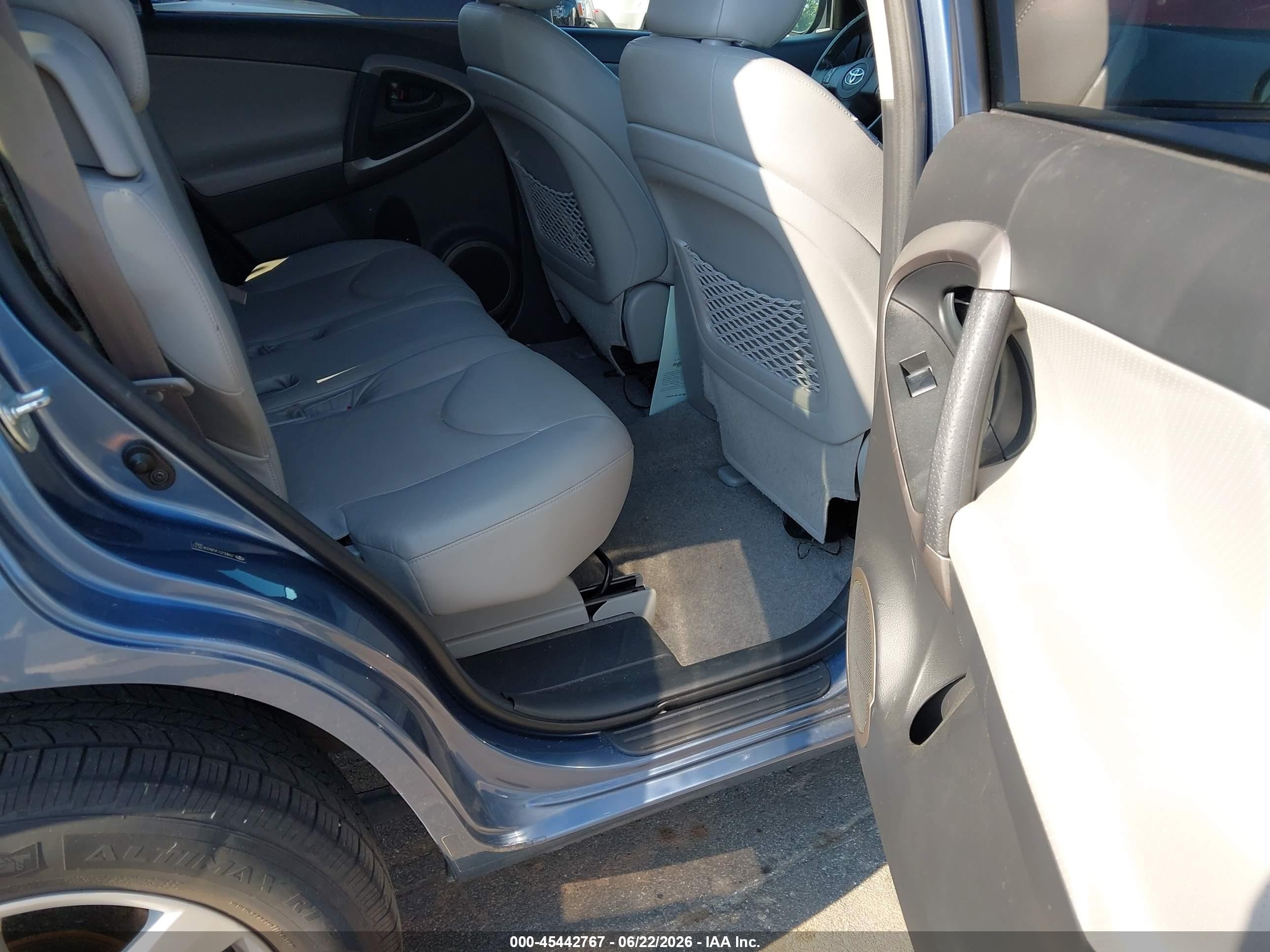 2008 Toyota Rav4 Limited Blue vin: JTMBD31V086067571