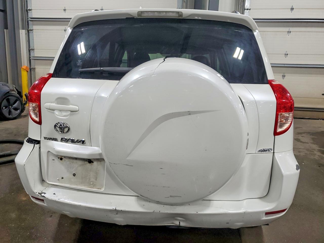 2007 Toyota Rav4 Limited White vin: JTMBD31V175068023
