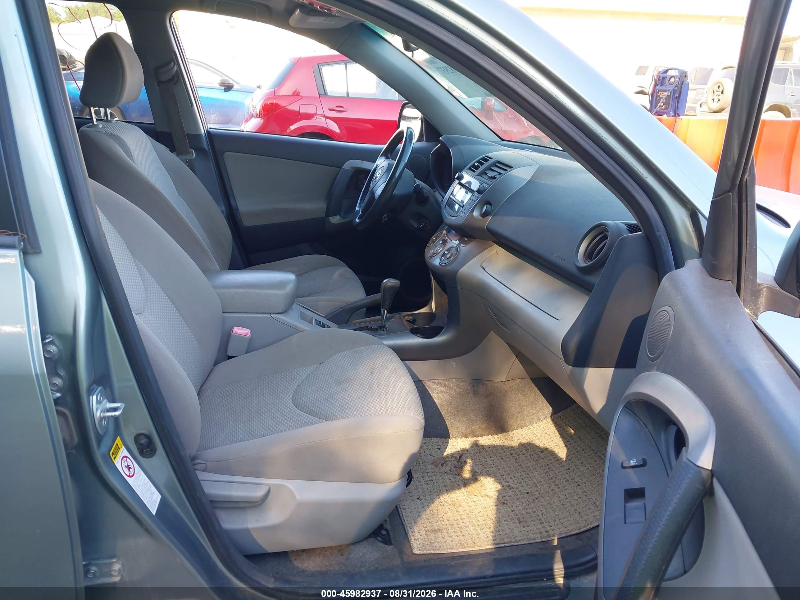 2007 Toyota Rav4 Limited Silver vin: JTMBD31V175119911