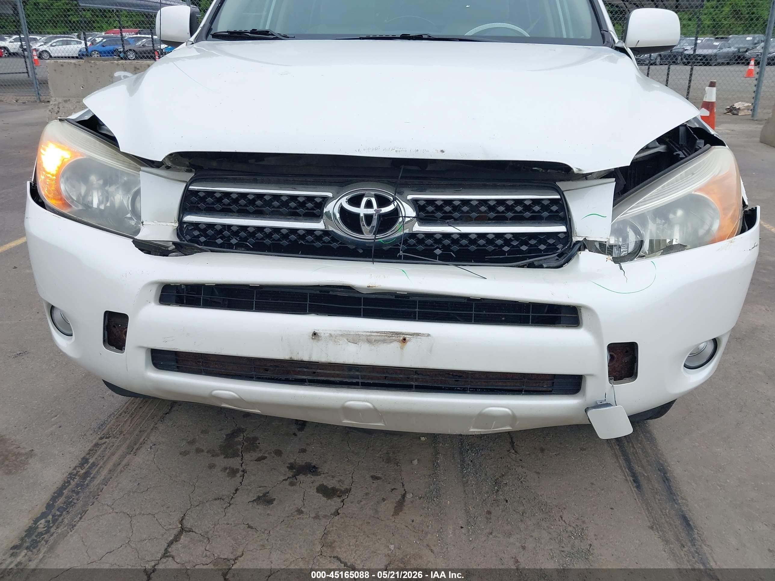 2008 Toyota Rav4 Limited White vin: JTMBD31V185173470