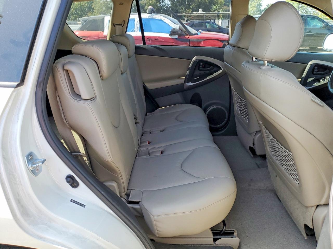 2006 Toyota Rav4 Limited White vin: JTMBD31V365043381
