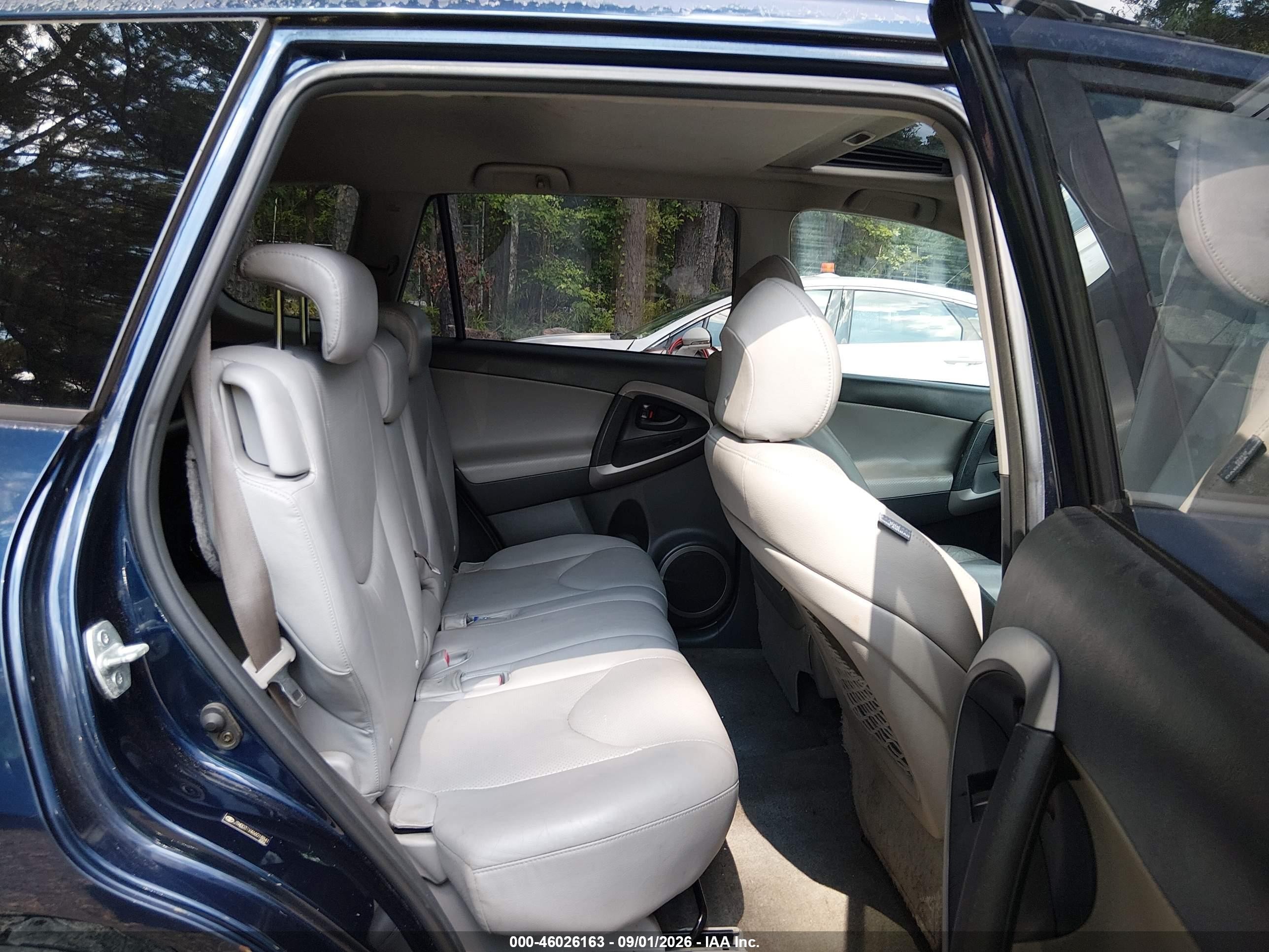 2006 Toyota Rav4 Limited Blue vin: JTMBD31V466018841