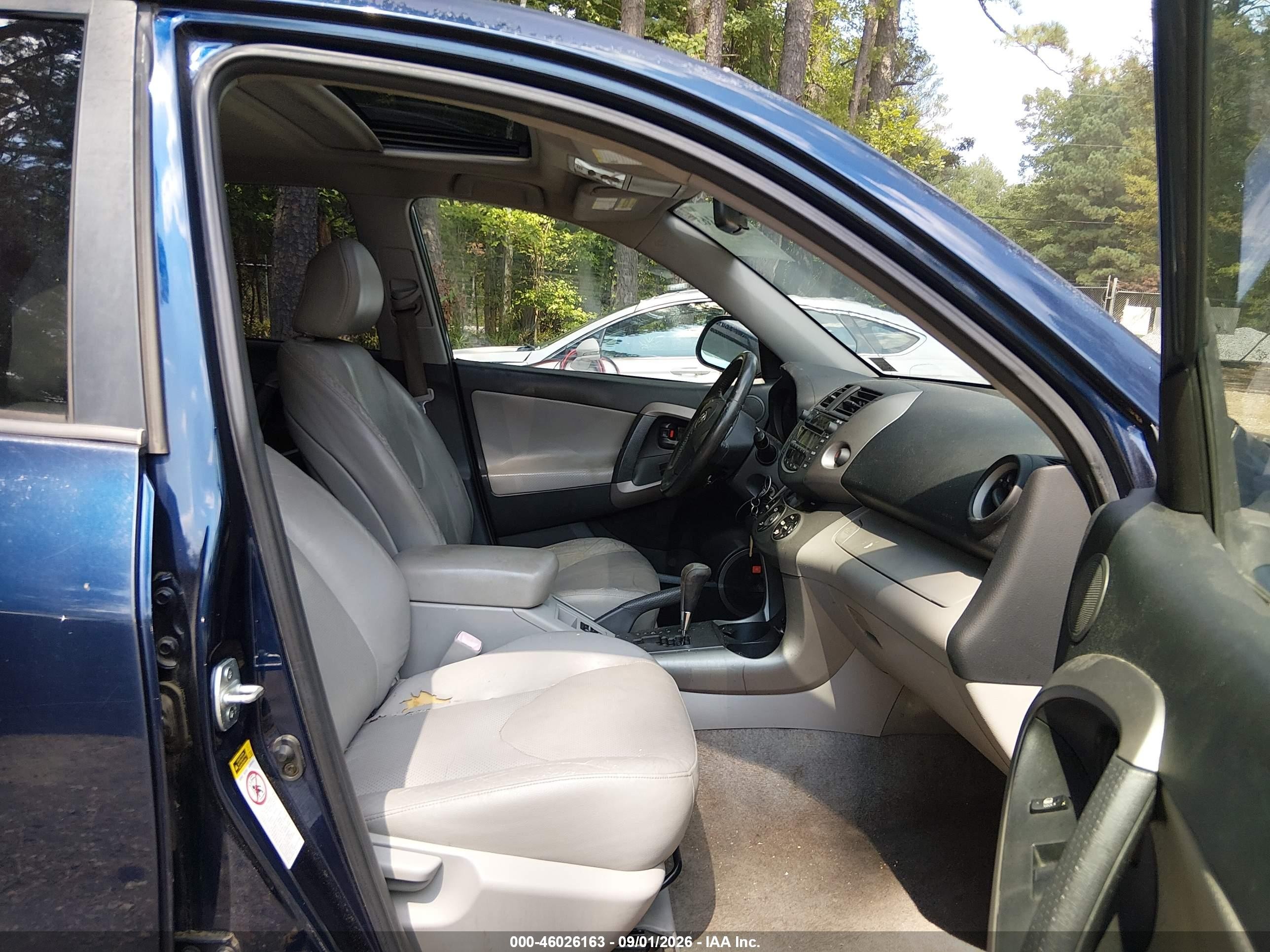 2006 Toyota Rav4 Limited Blue vin: JTMBD31V466018841