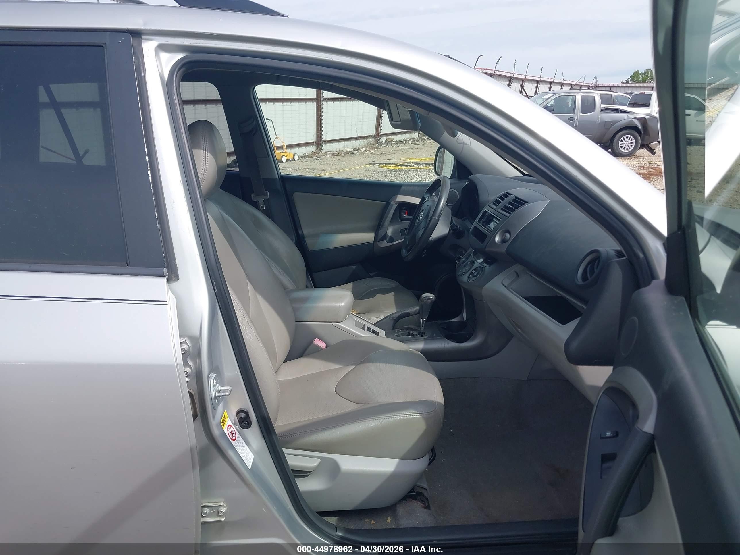 2007 Toyota Rav4 Limited Silver vin: JTMBD31V475057405