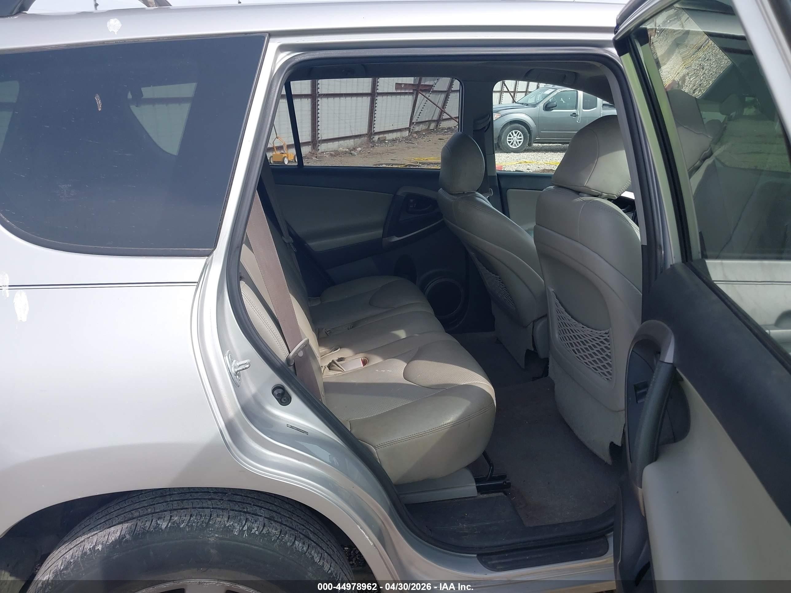 2007 Toyota Rav4 Limited Silver vin: JTMBD31V475057405