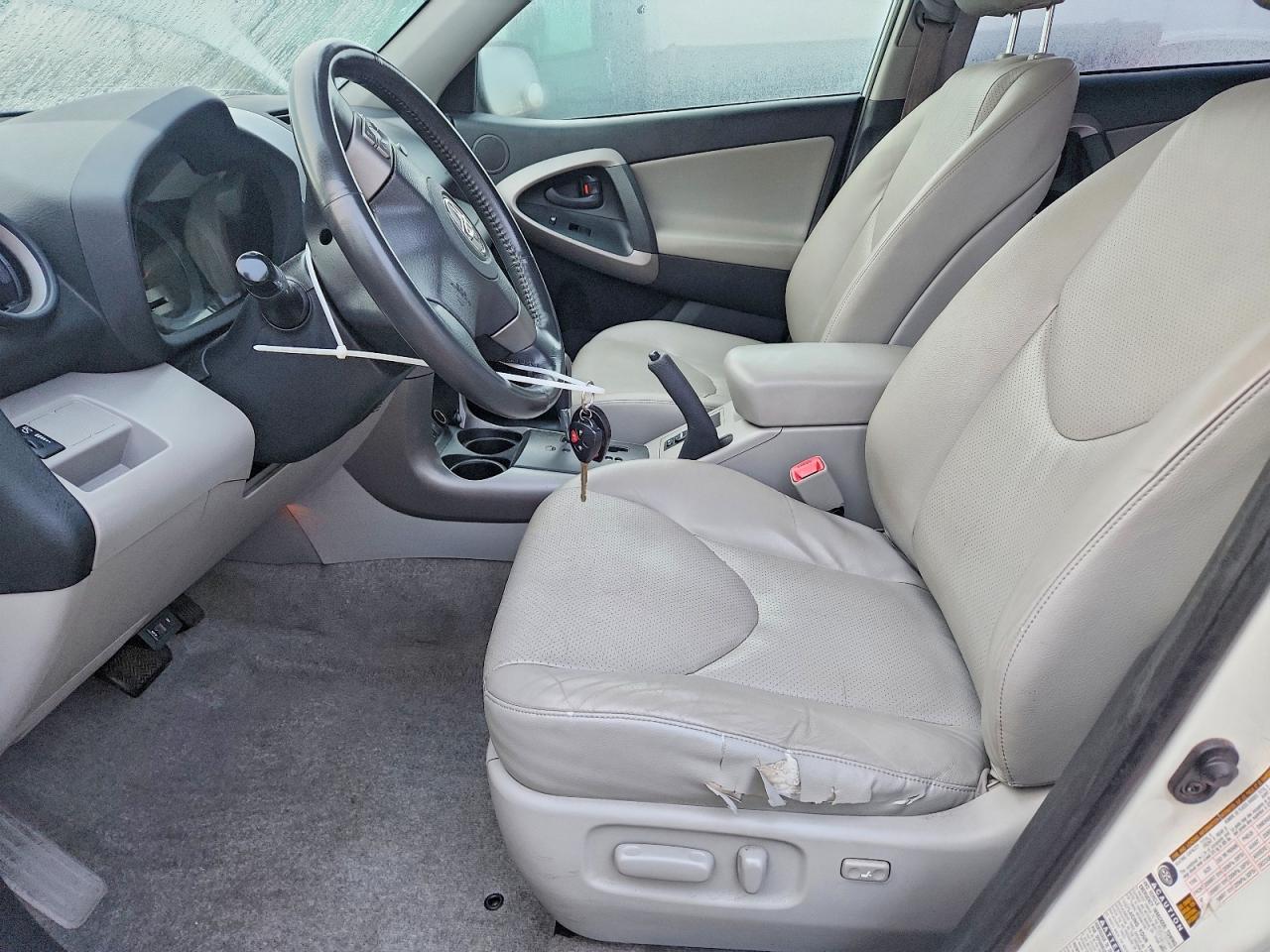 2007 Toyota Rav4 Limited White vin: JTMBD31V475085138