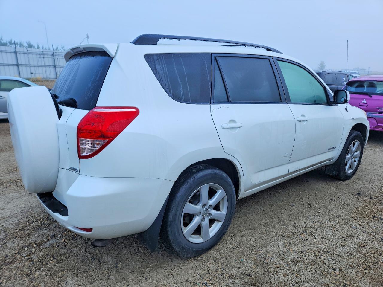 2007 Toyota Rav4 Limited White vin: JTMBD31V475085138