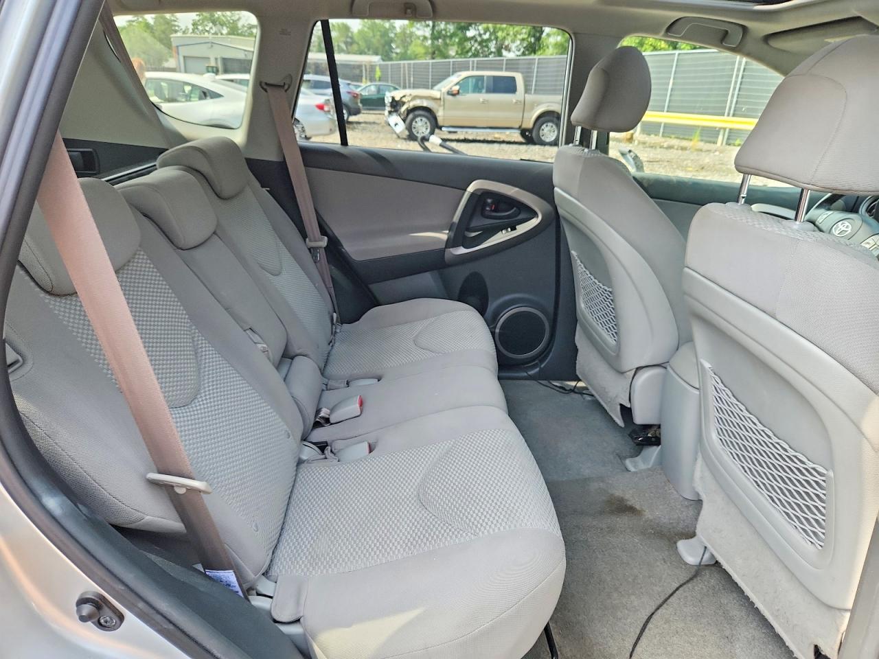 2007 Toyota Rav4 Limited Silver vin: JTMBD31V476045975