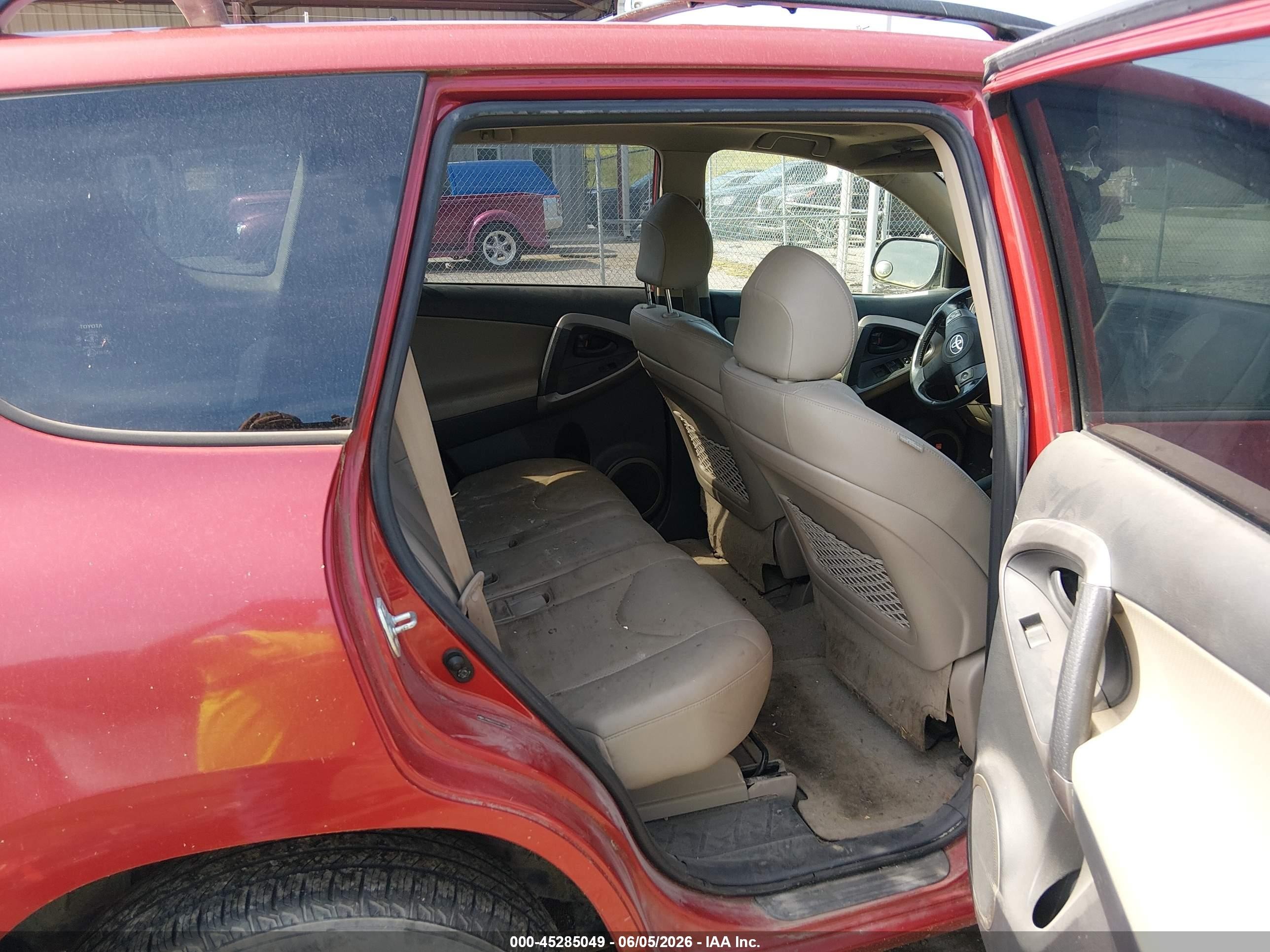 2008 Toyota Rav4 Limited Red vin: JTMBD31V485125008
