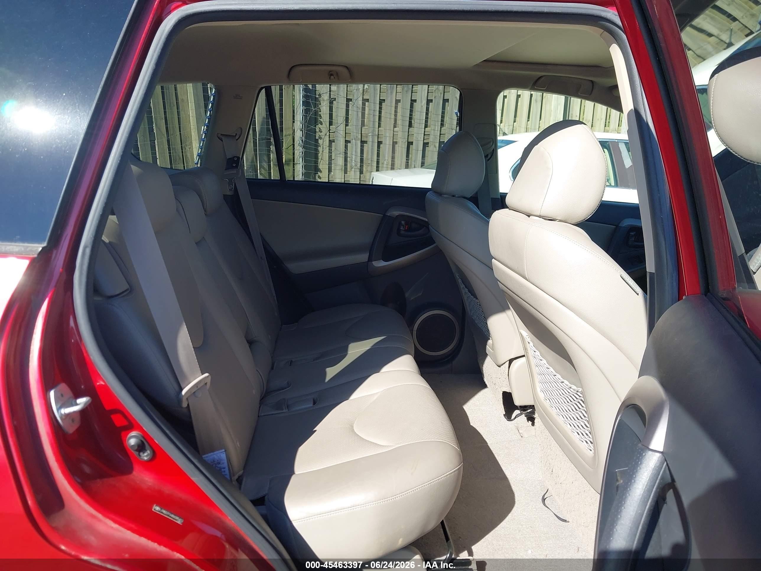 2008 Toyota Rav4 Limited Red vin: JTMBD31V486085412