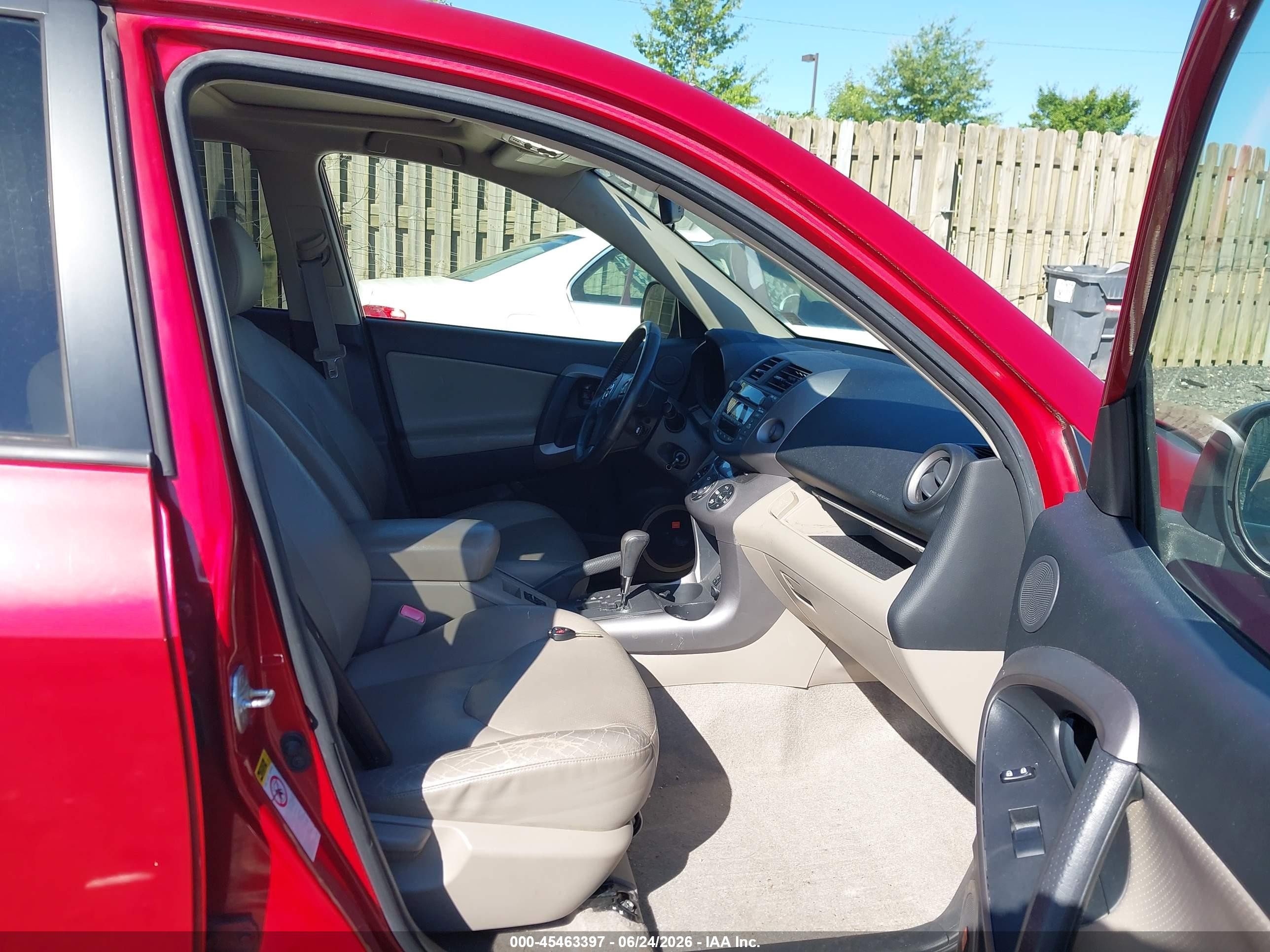 2008 Toyota Rav4 Limited Red vin: JTMBD31V486085412