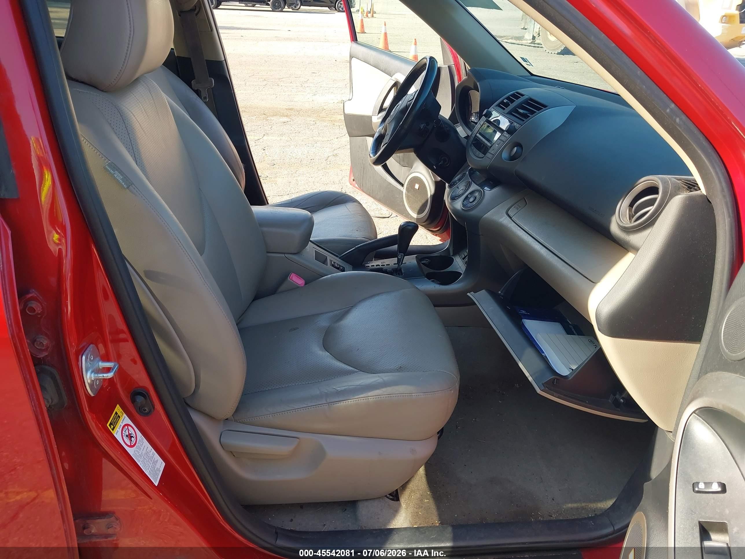 2008 Toyota Rav4 Limited Red vin: JTMBD31V585132694