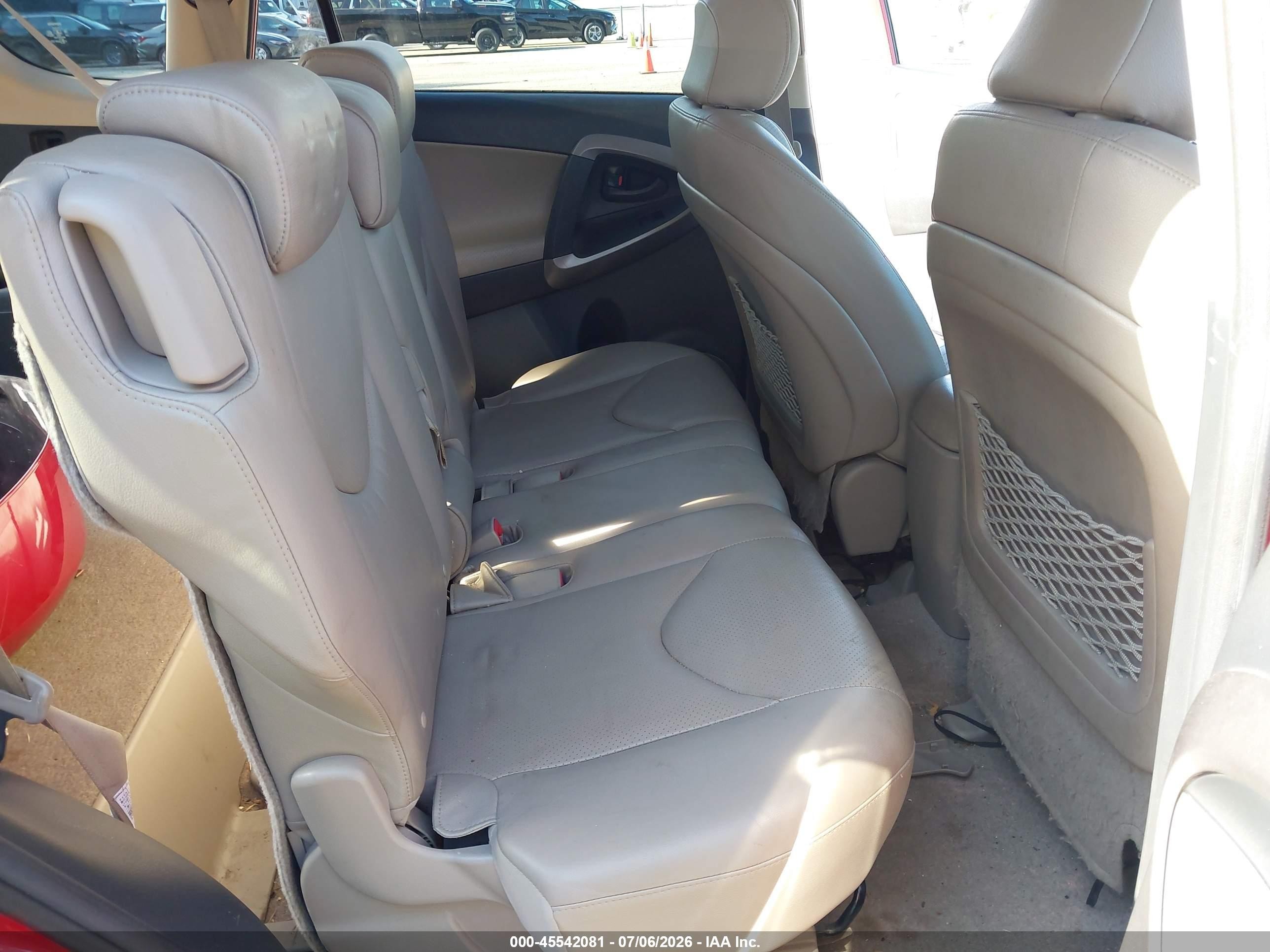 2008 Toyota Rav4 Limited Red vin: JTMBD31V585132694
