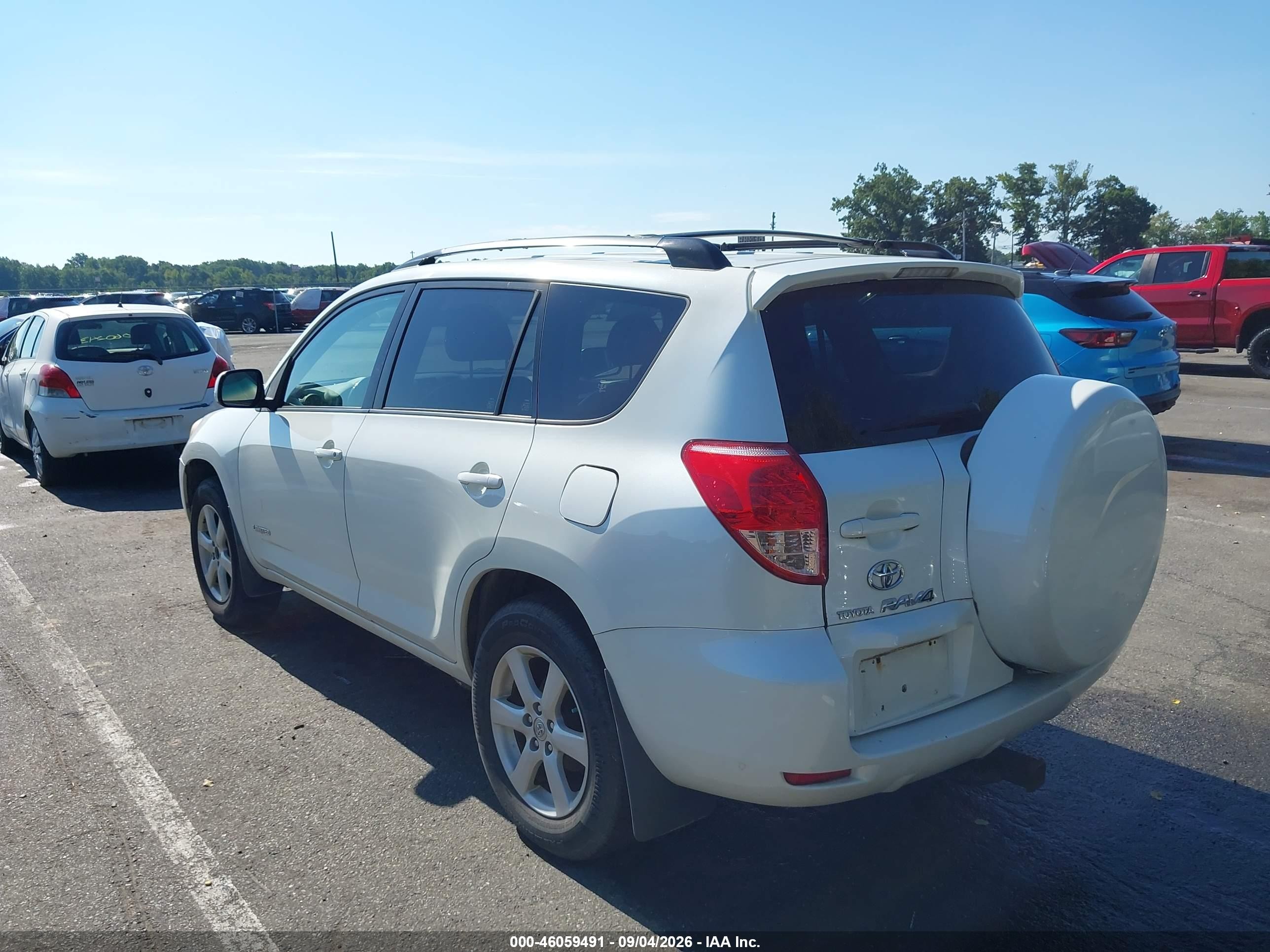 2008 Toyota Rav4 Limited White vin: JTMBD31V585136776