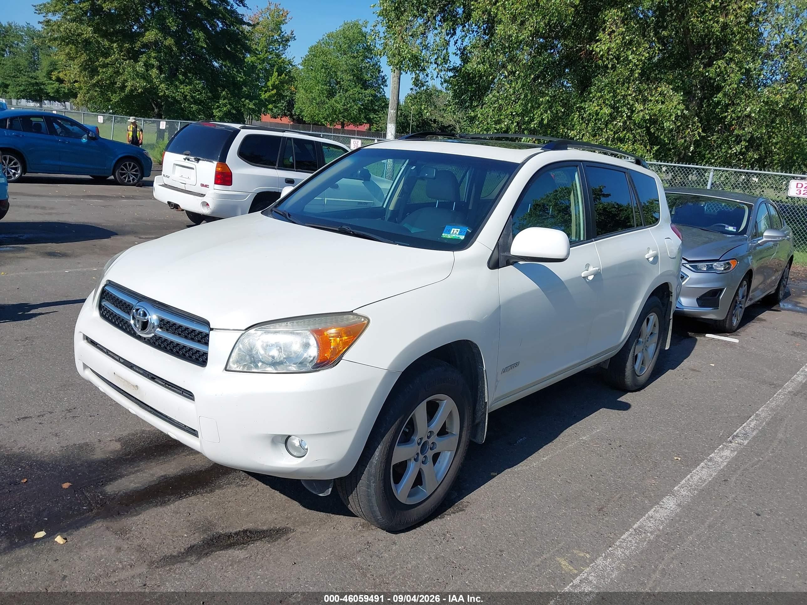 2008 Toyota Rav4 Limited White vin: JTMBD31V585136776