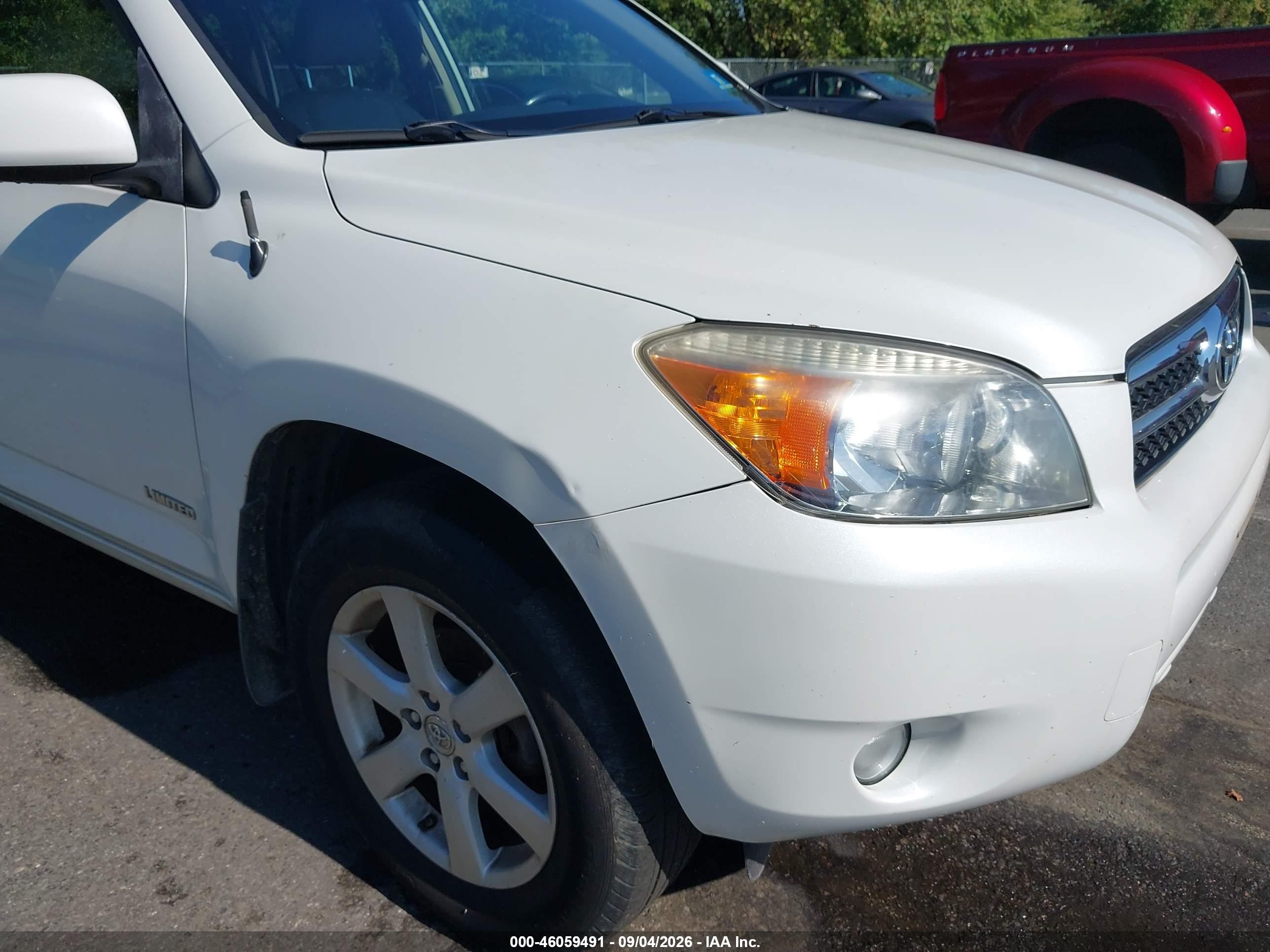 2008 Toyota Rav4 Limited White vin: JTMBD31V585136776