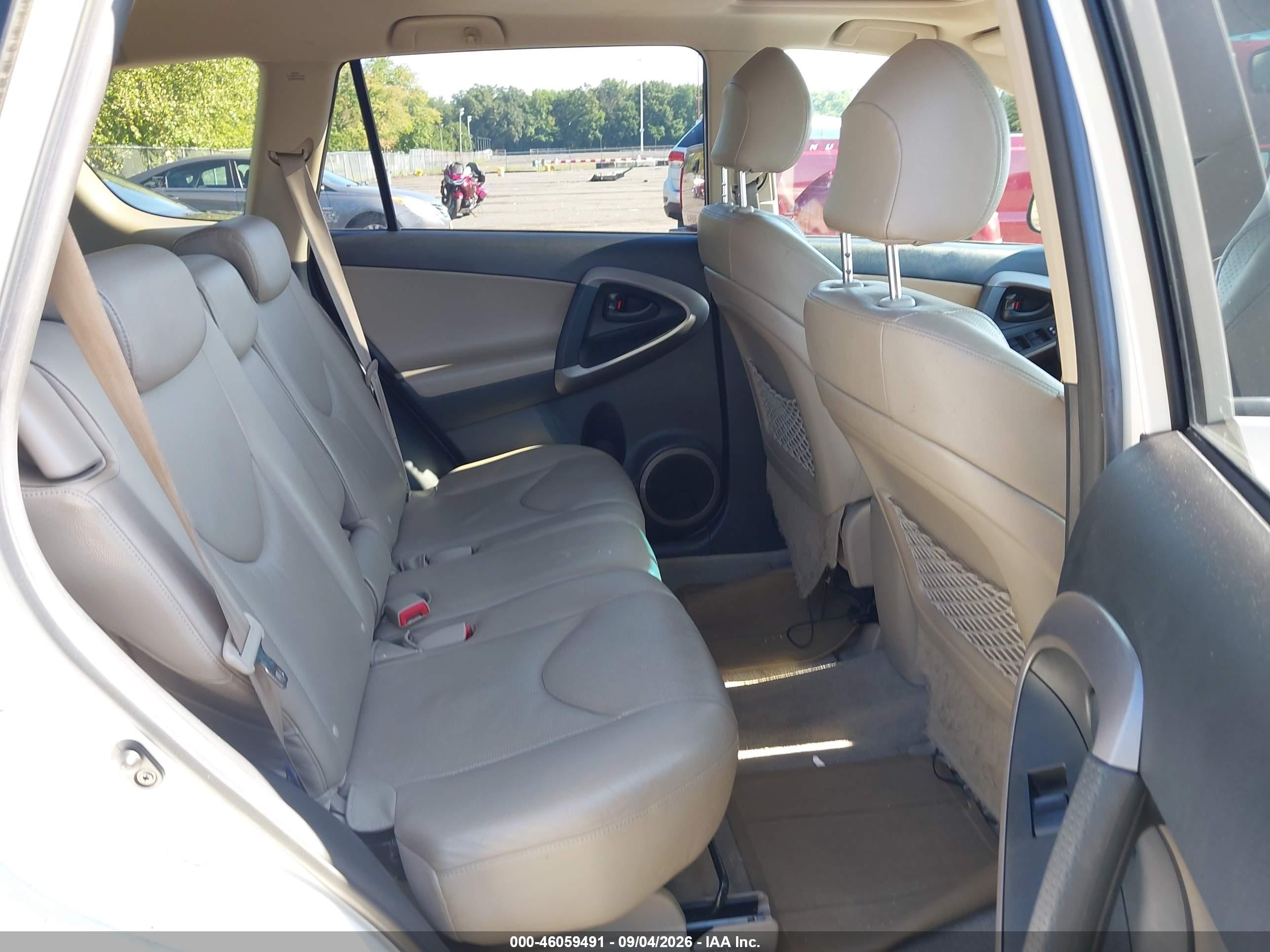 2008 Toyota Rav4 Limited White vin: JTMBD31V585136776