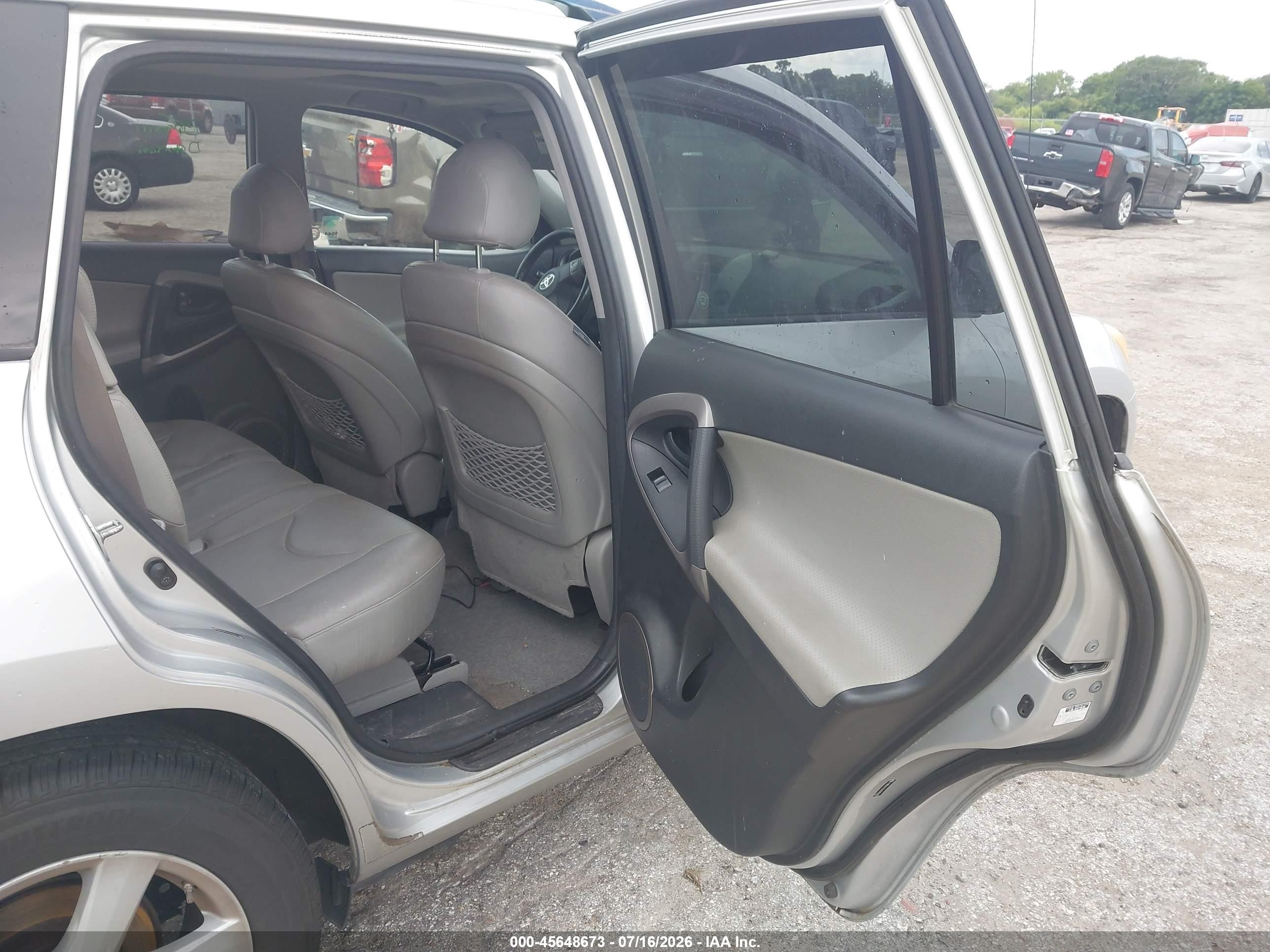 2008 Toyota Rav4 Limited Silver vin: JTMBD31V586088349