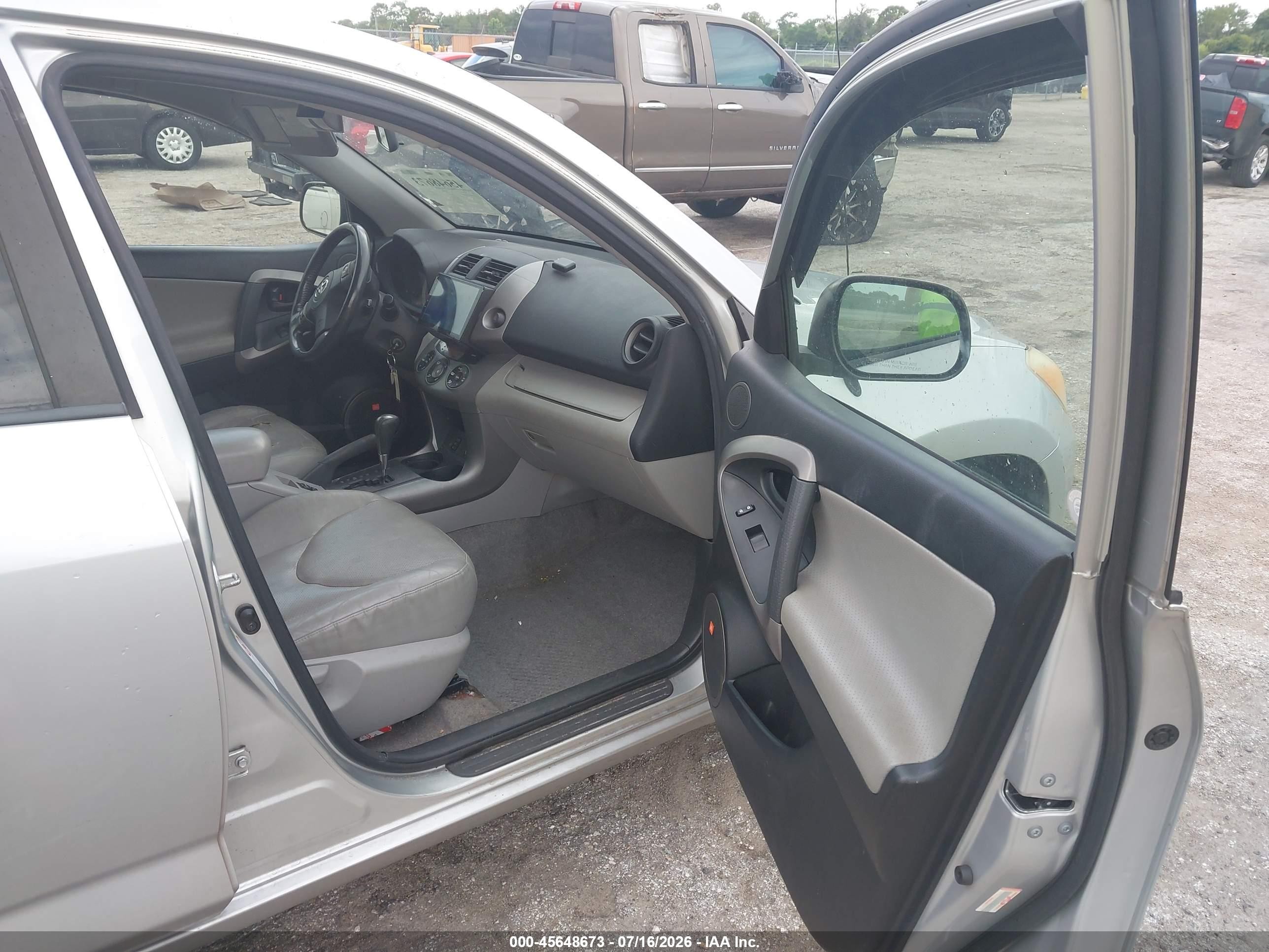 2008 Toyota Rav4 Limited Silver vin: JTMBD31V586088349