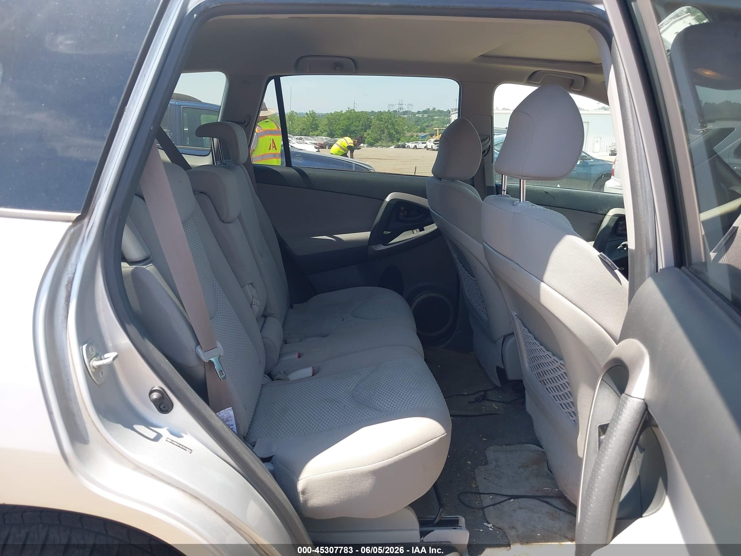 2007 Toyota Rav4 Limited Silver vin: JTMBD31V675108581
