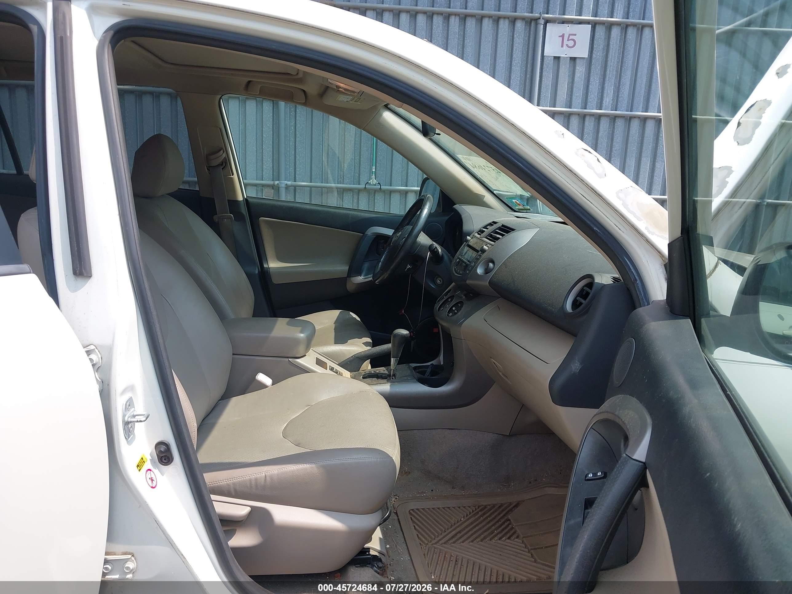 2008 Toyota Rav4 Limited White vin: JTMBD31V685174114