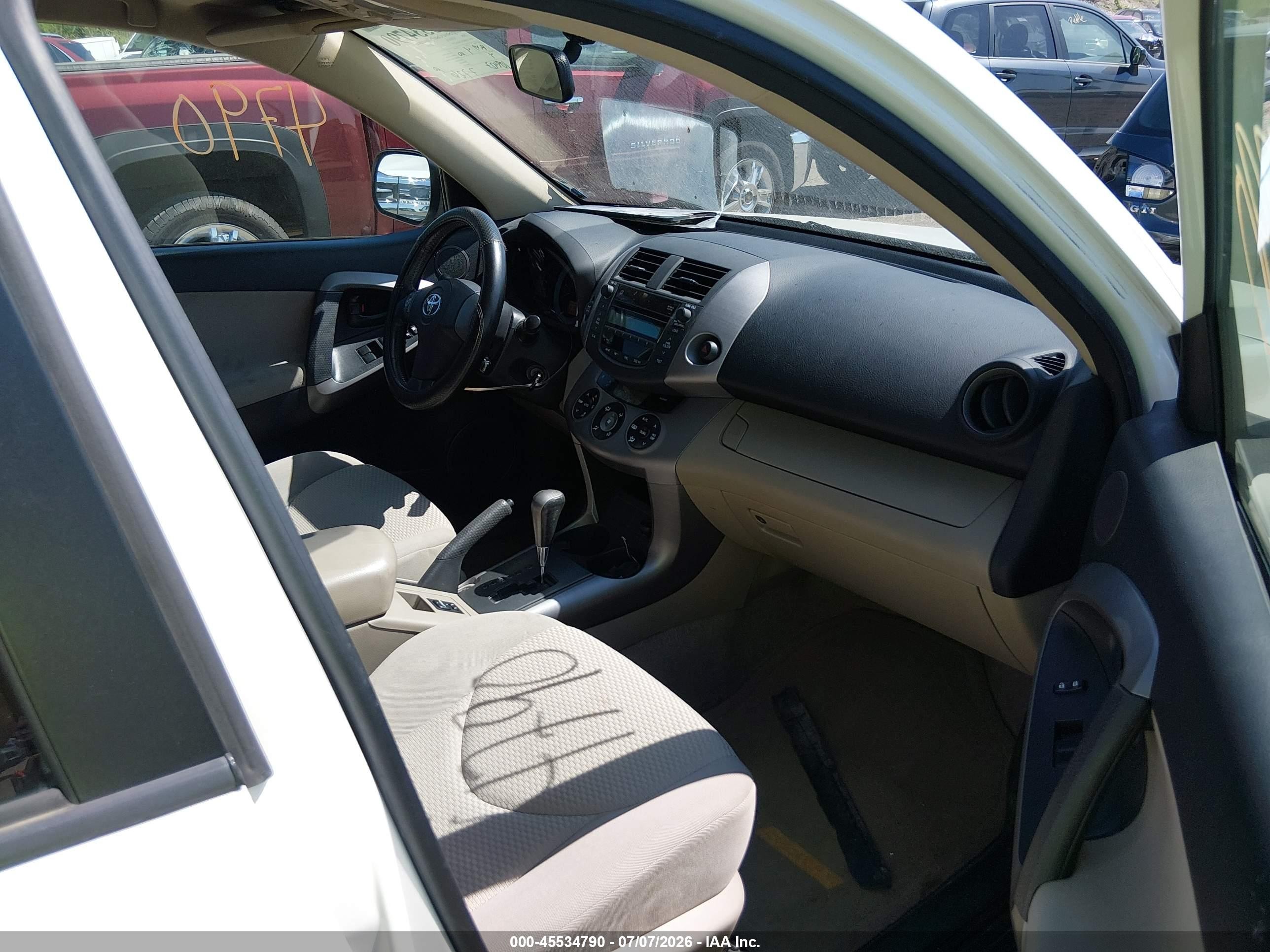 2008 Toyota Rav4 Limited White vin: JTMBD31V685182777