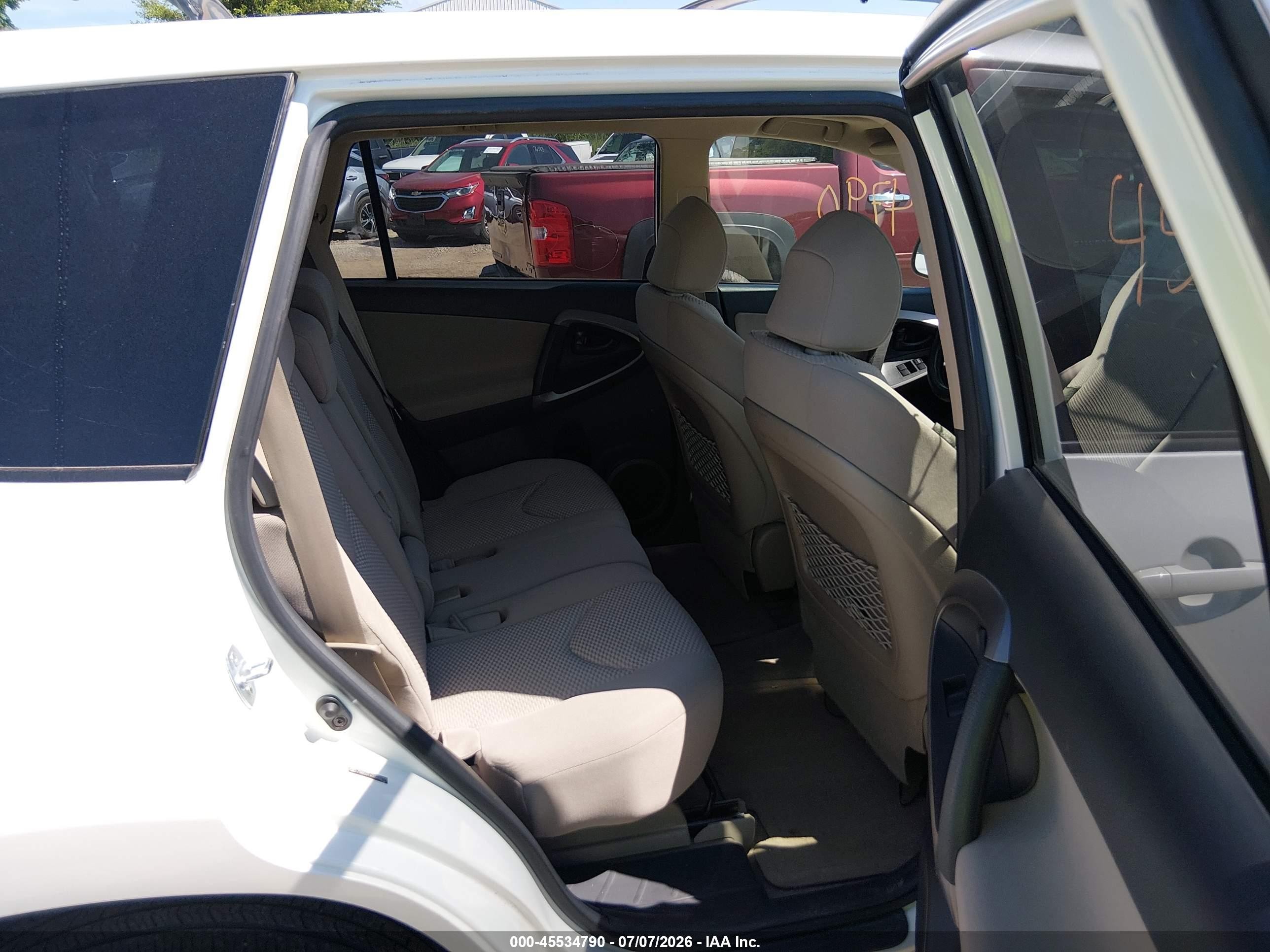 2008 Toyota Rav4 Limited White vin: JTMBD31V685182777
