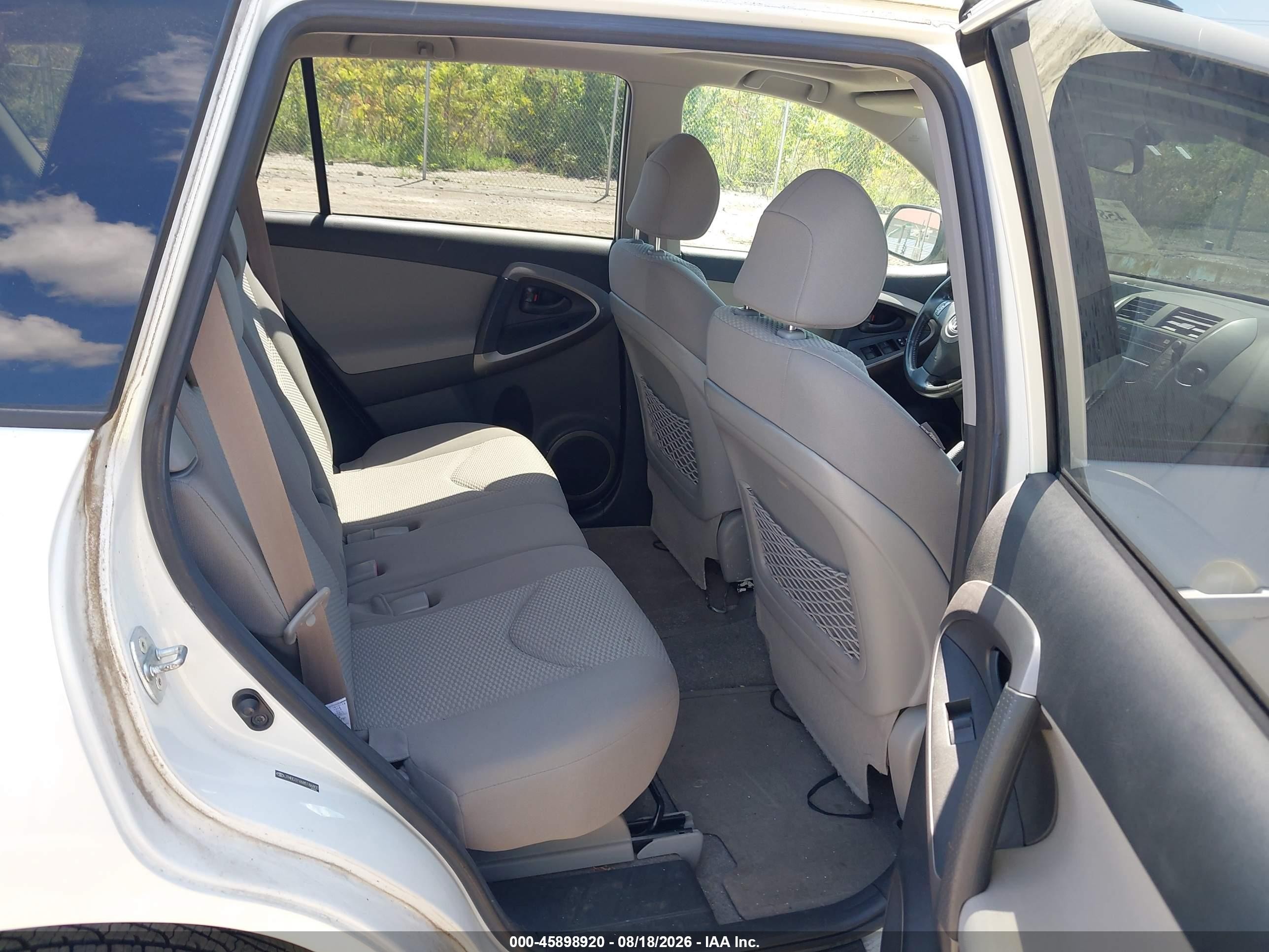 2008 Toyota Rav4 Limited White vin: JTMBD31V685186800