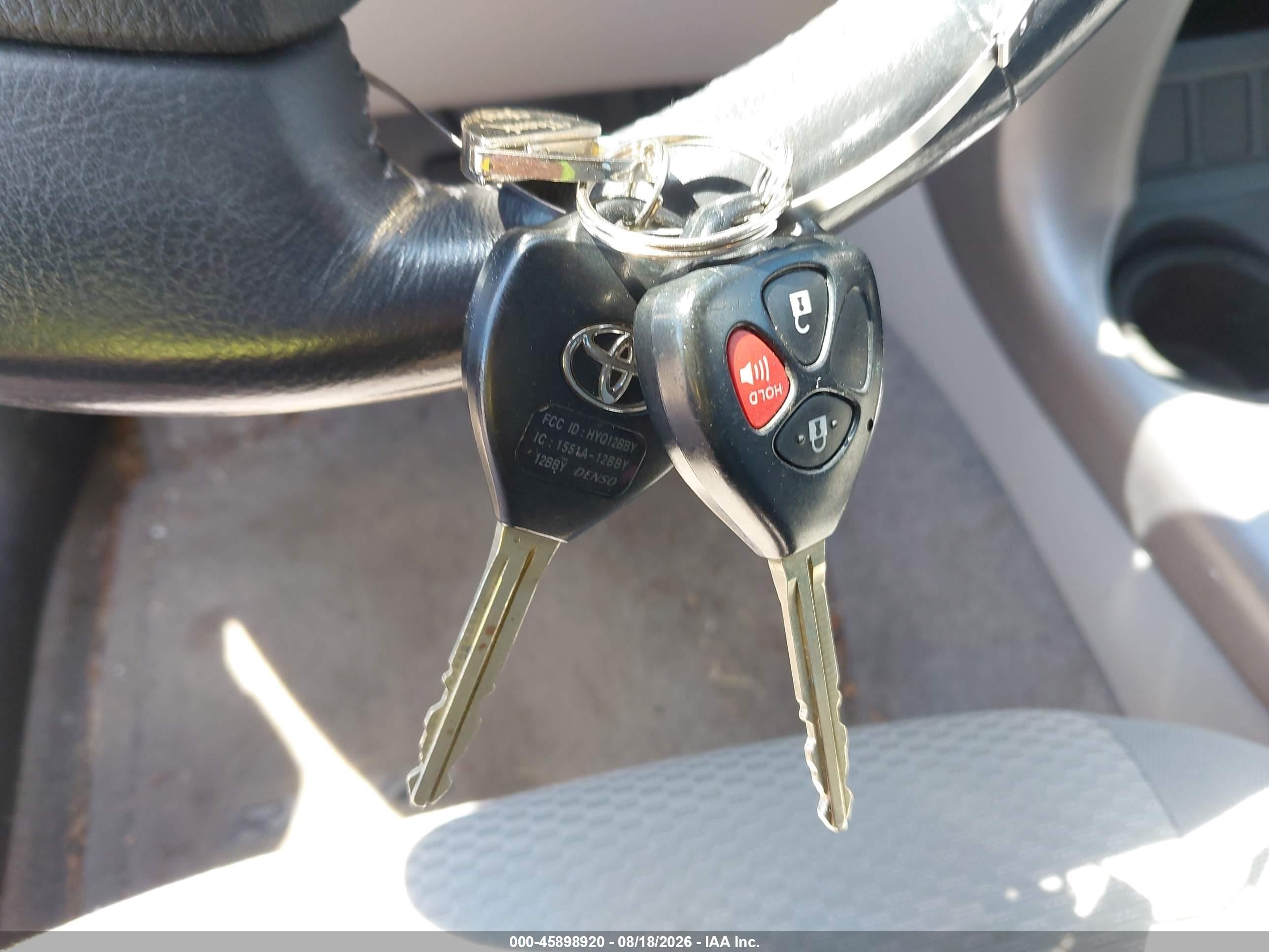 2008 Toyota Rav4 Limited White vin: JTMBD31V685186800