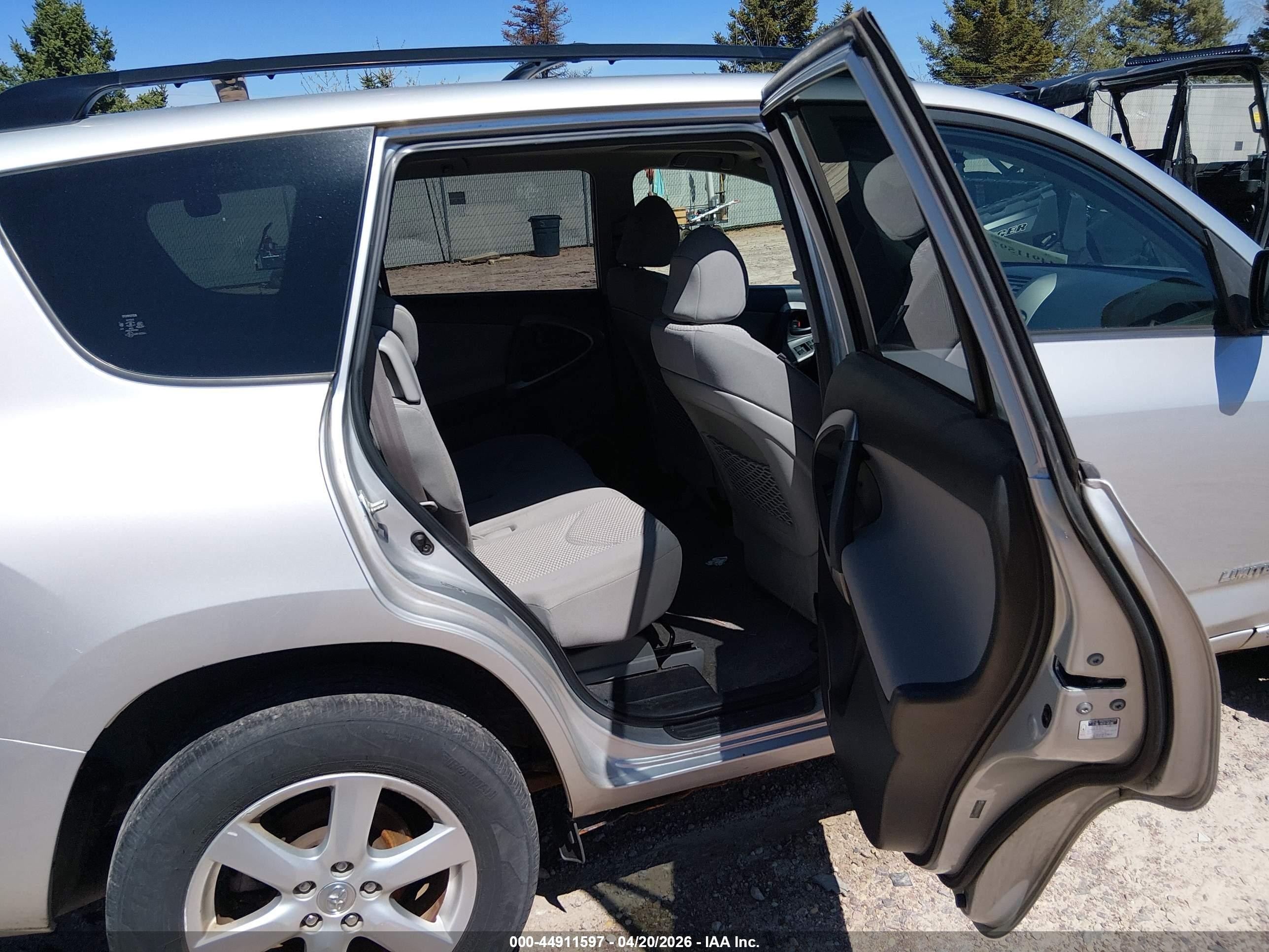 2008 Toyota Rav4 Limited Silver vin: JTMBD31V686067509