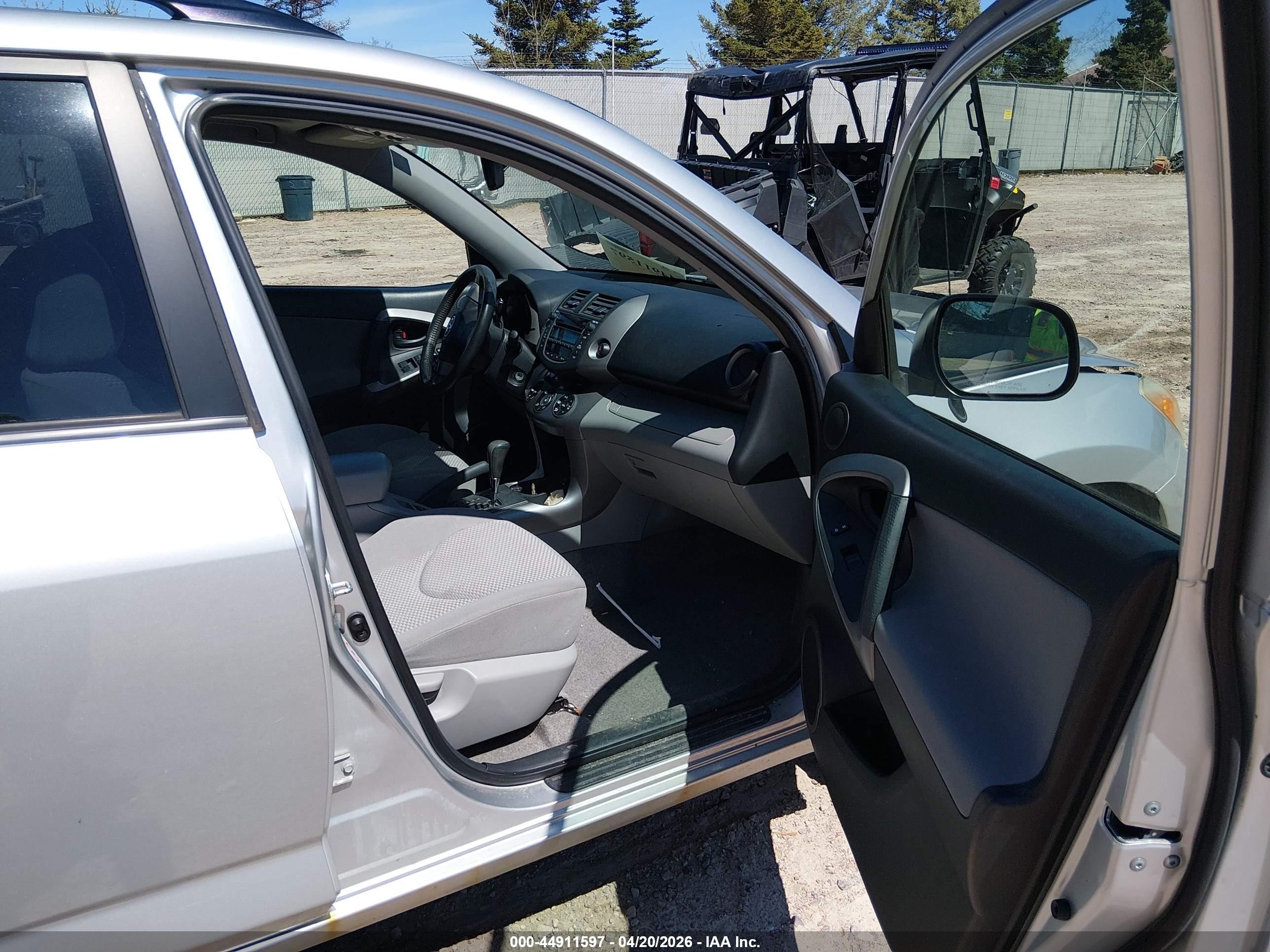 2008 Toyota Rav4 Limited Silver vin: JTMBD31V686067509