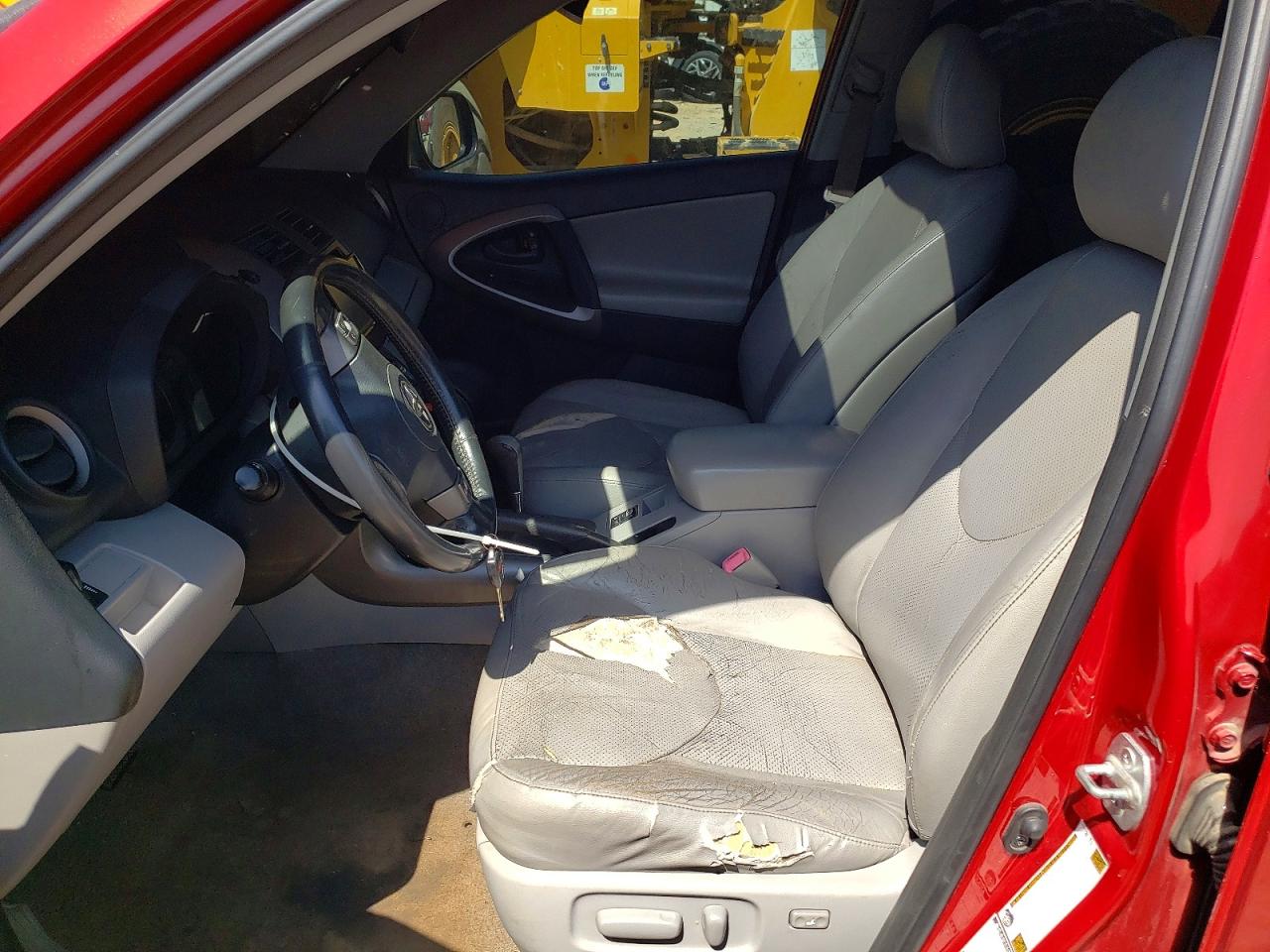 2007 Toyota Rav4 Limited Red vin: JTMBD31V776043914