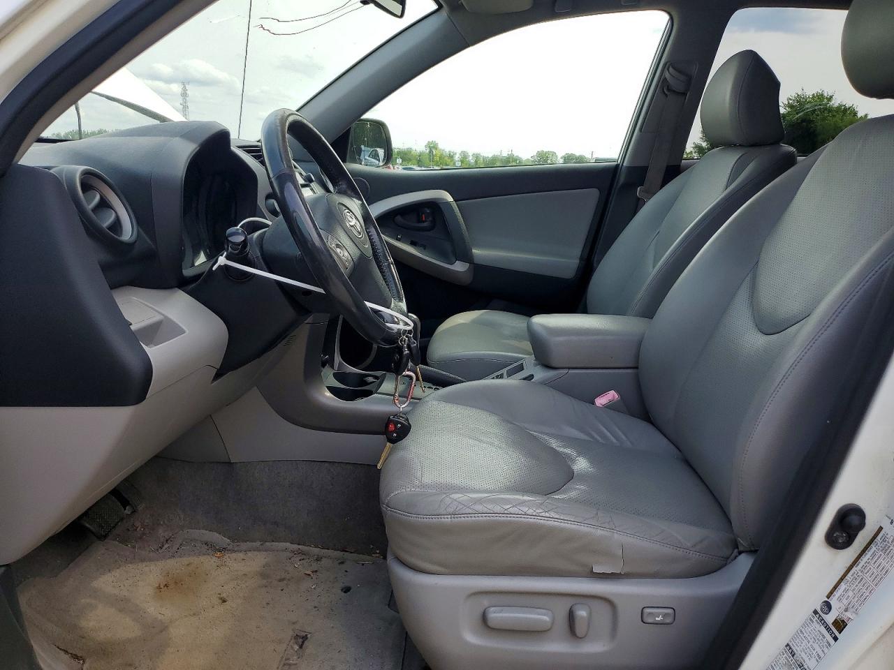2007 Toyota Rav4 Limited White vin: JTMBD31V875100305