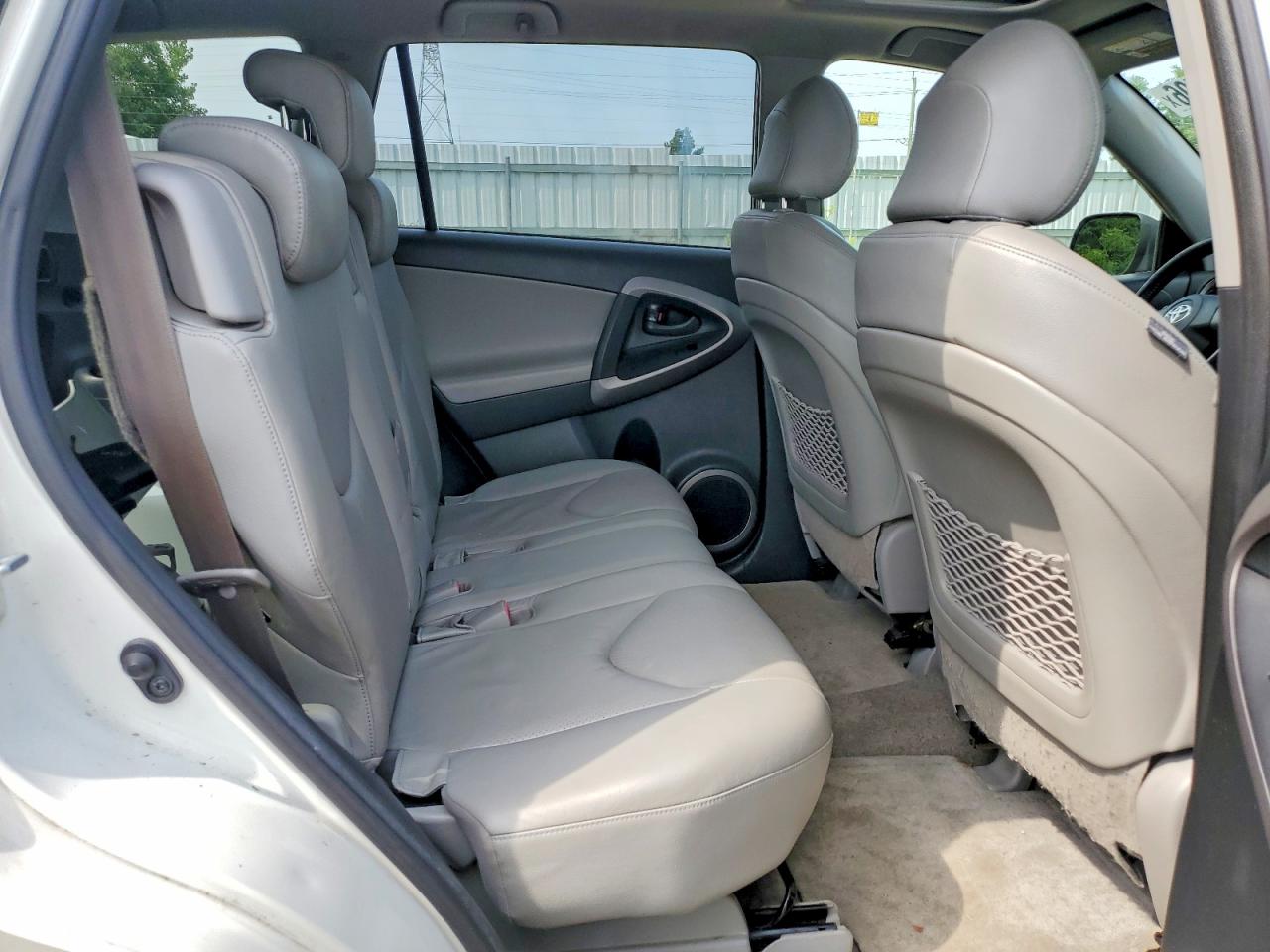 2007 Toyota Rav4 Limited White vin: JTMBD31V875100305