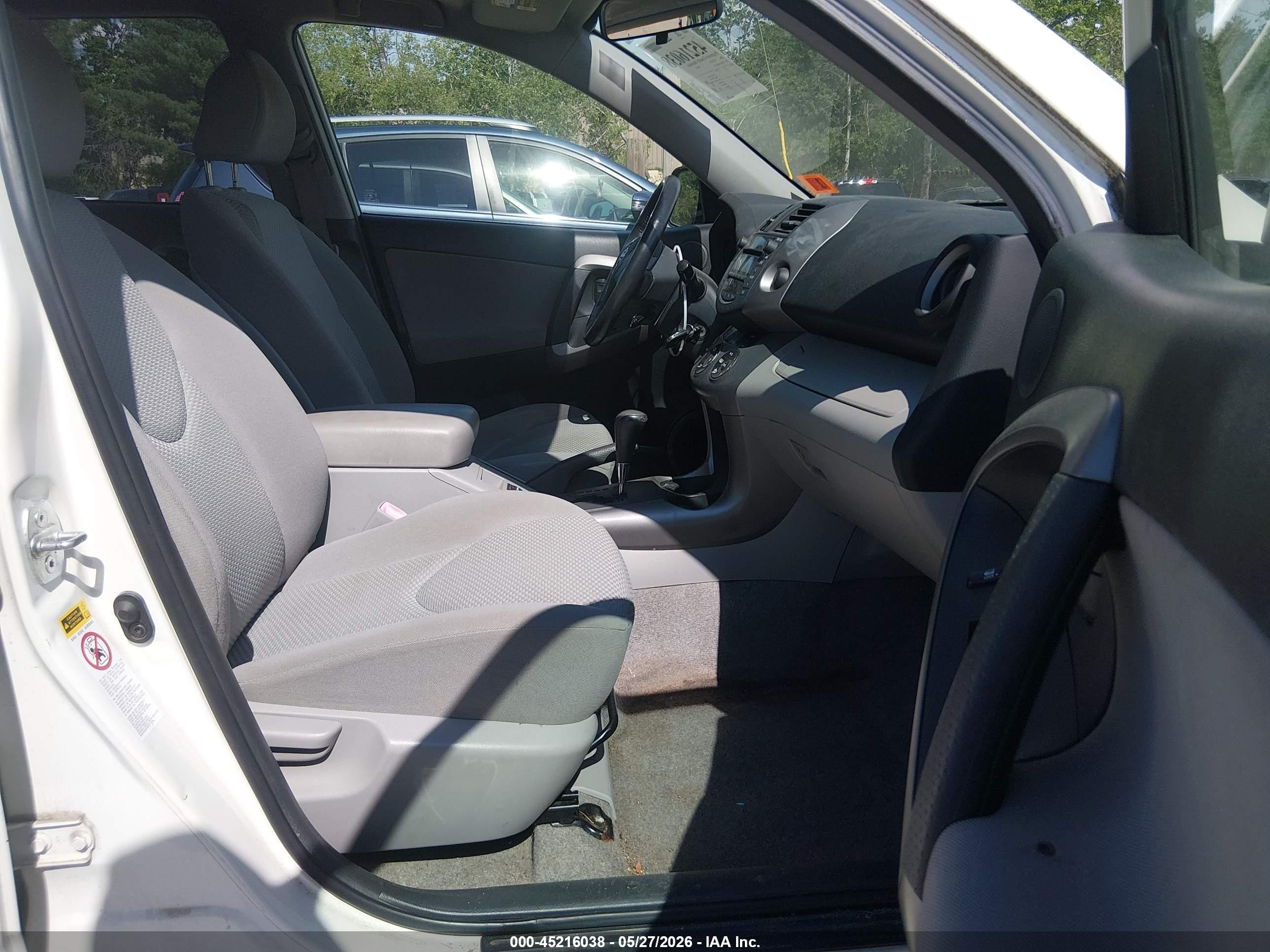 2006 Toyota Rav4 Limited White vin: JTMBD31V965037312