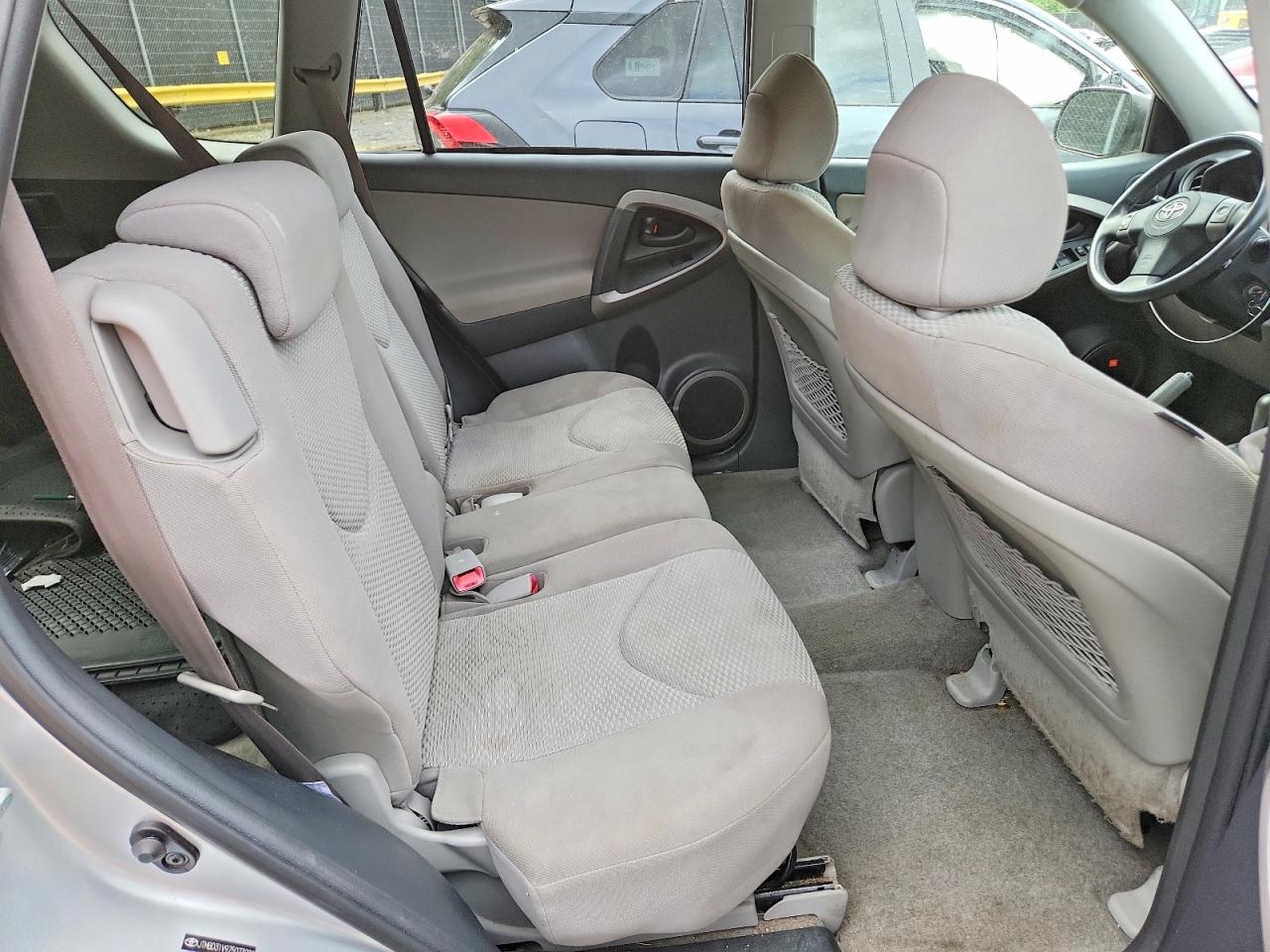 2007 Toyota Rav4 Limited Silver vin: JTMBD31V975073292