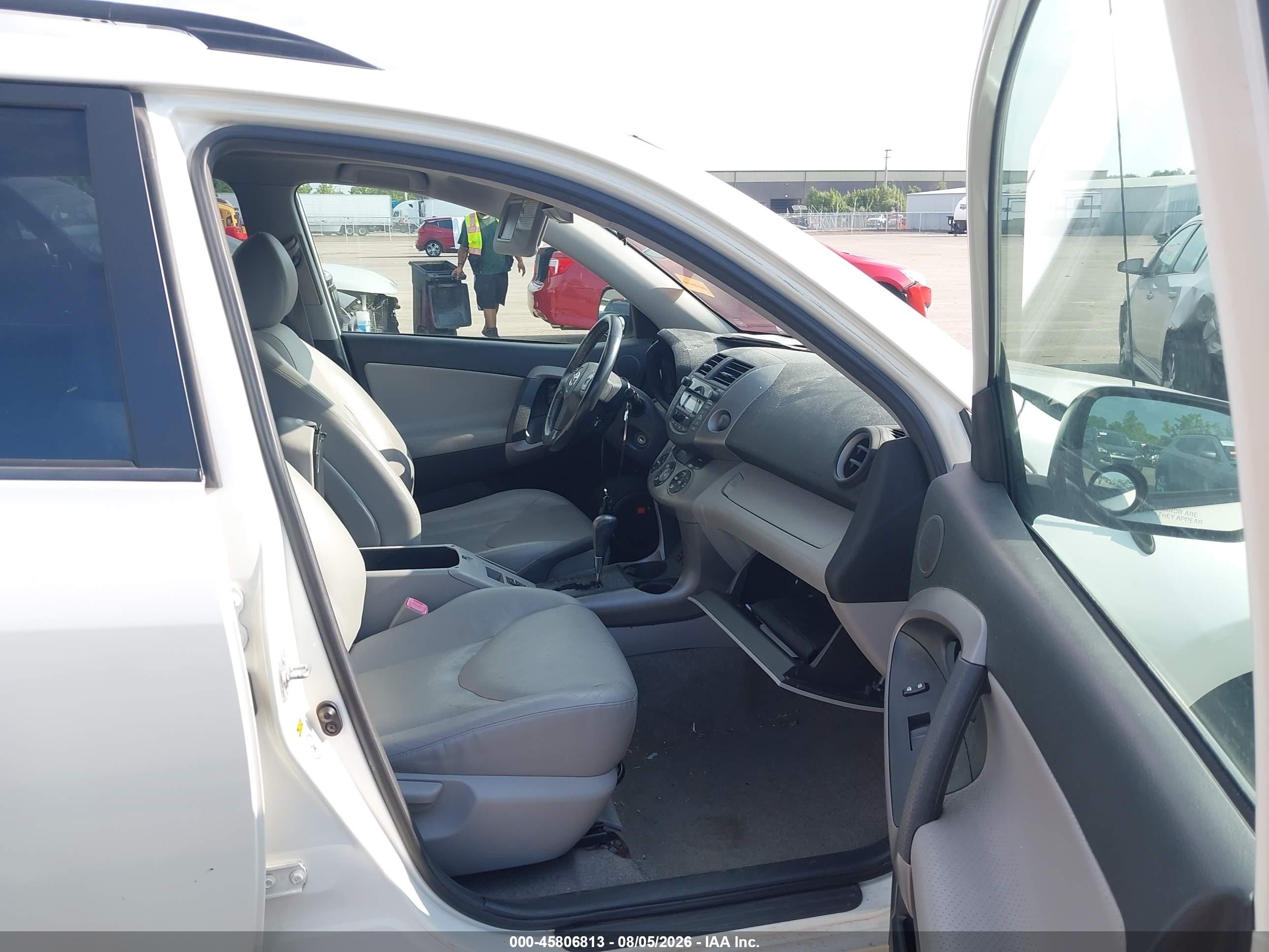 2008 Toyota Rav4 Limited White vin: JTMBD31V985212452