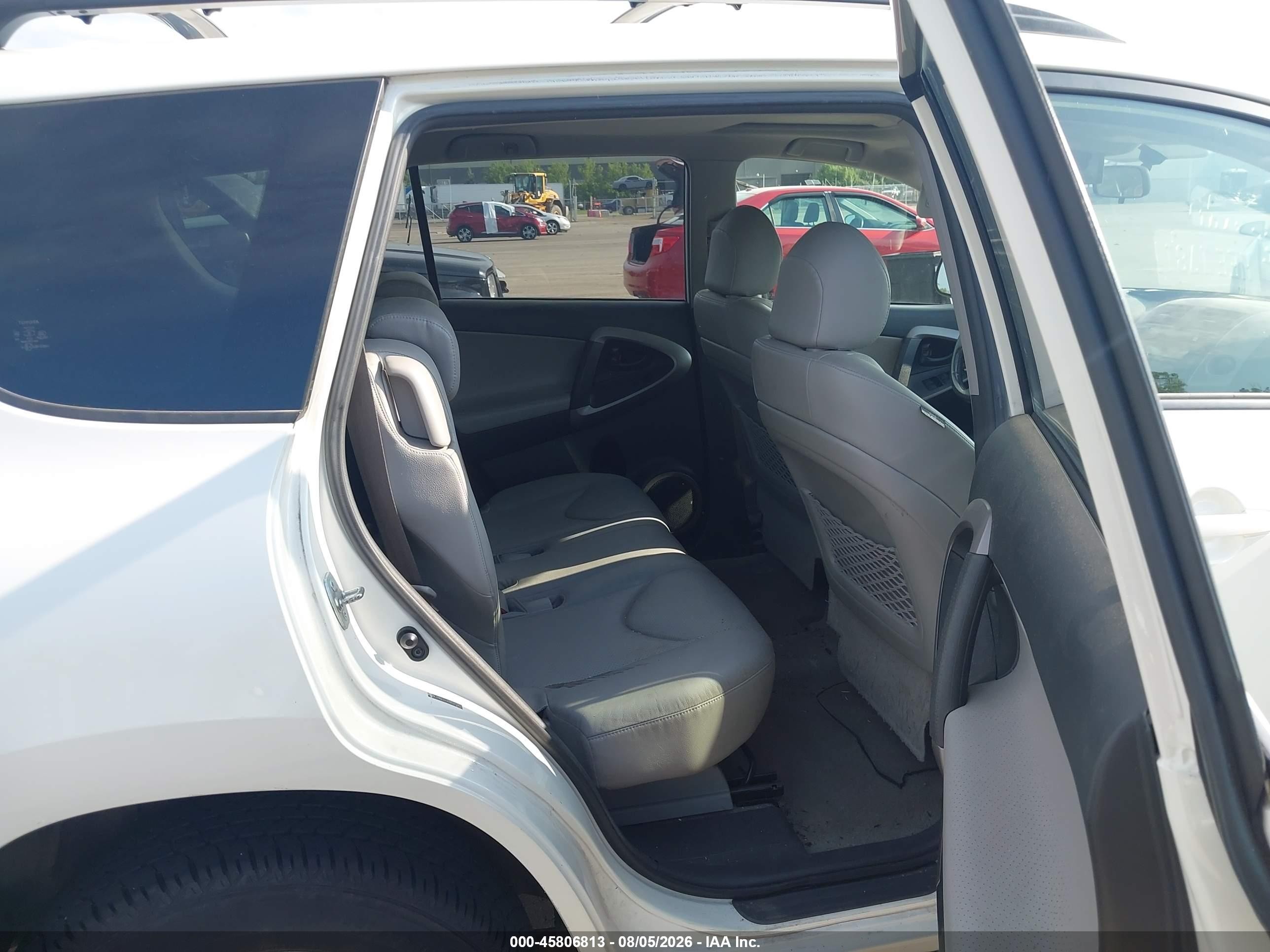2008 Toyota Rav4 Limited White vin: JTMBD31V985212452