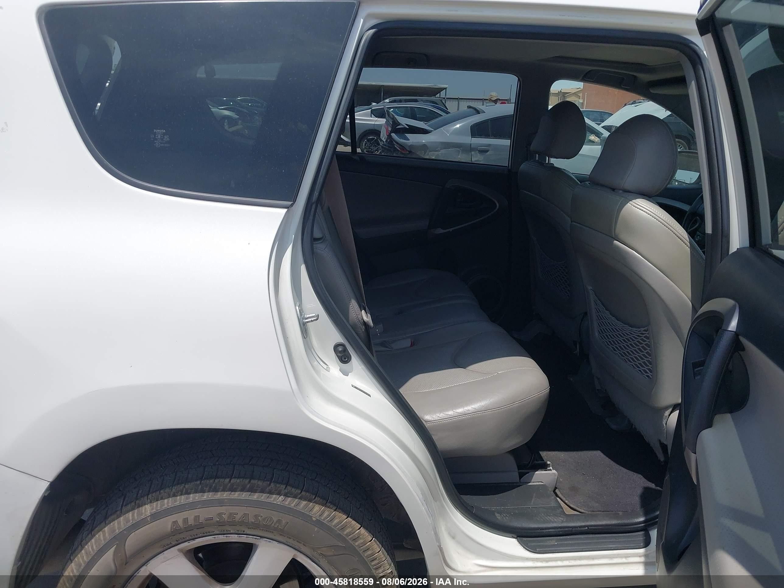 2007 Toyota Rav4 Limited White vin: JTMBD31VX75079151