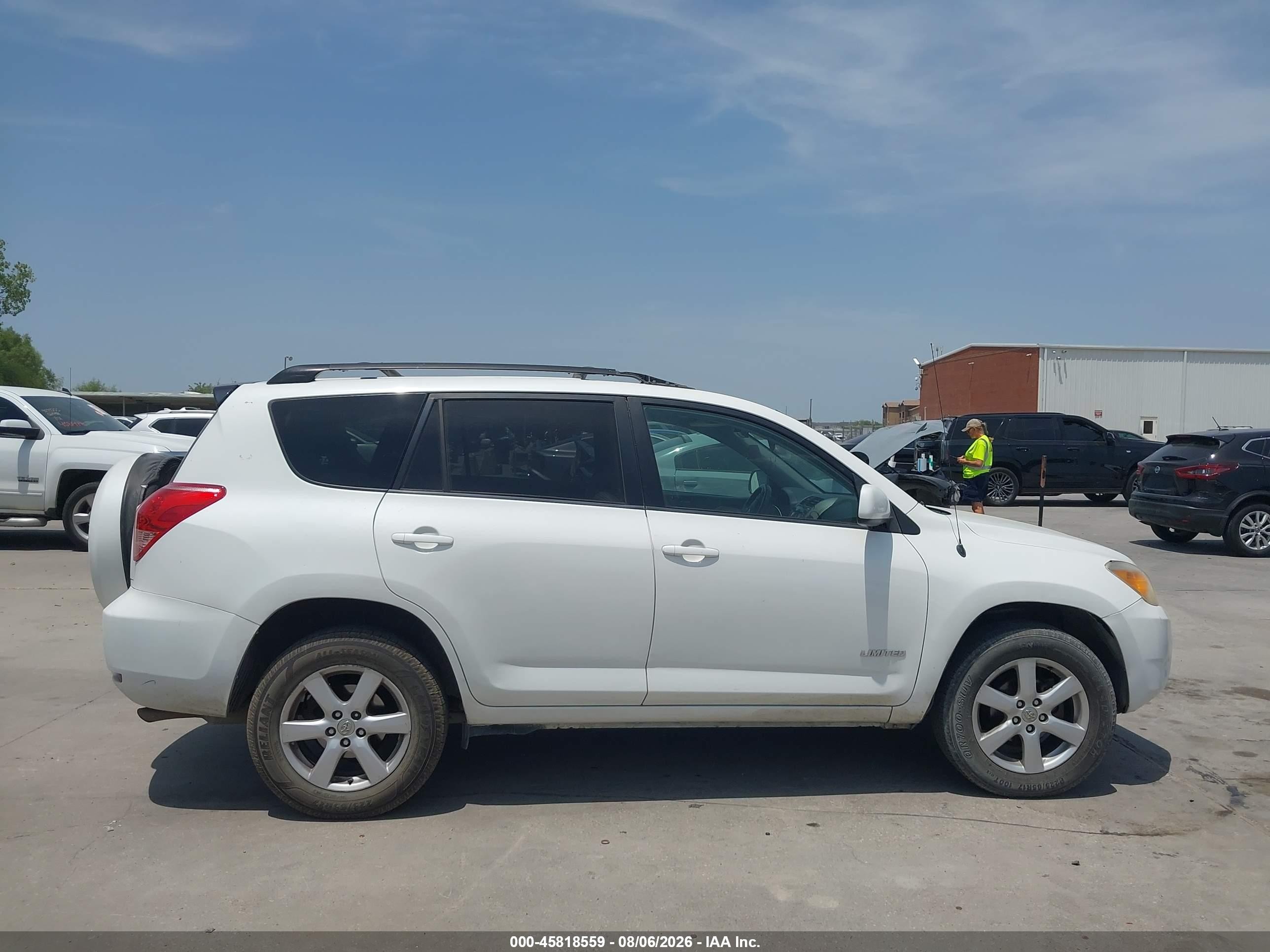 2007 Toyota Rav4 Limited White vin: JTMBD31VX75079151