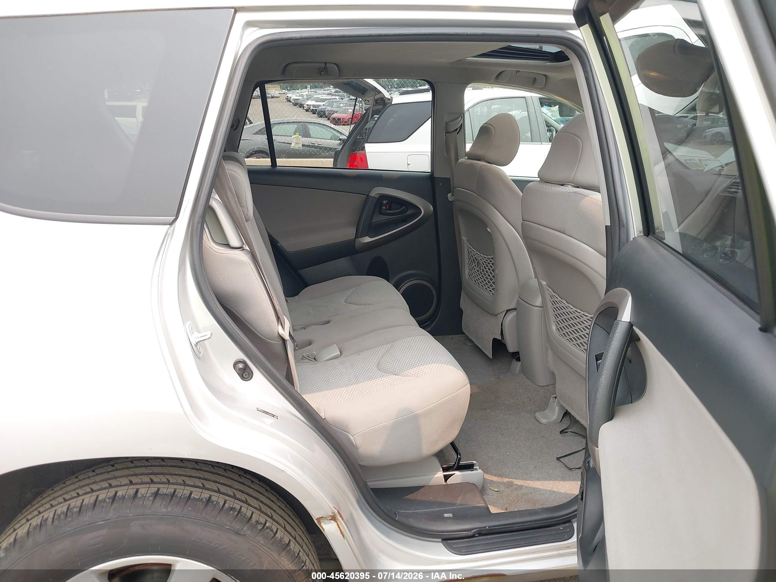 2007 Toyota Rav4 Limited Silver vin: JTMBD31VX76028467