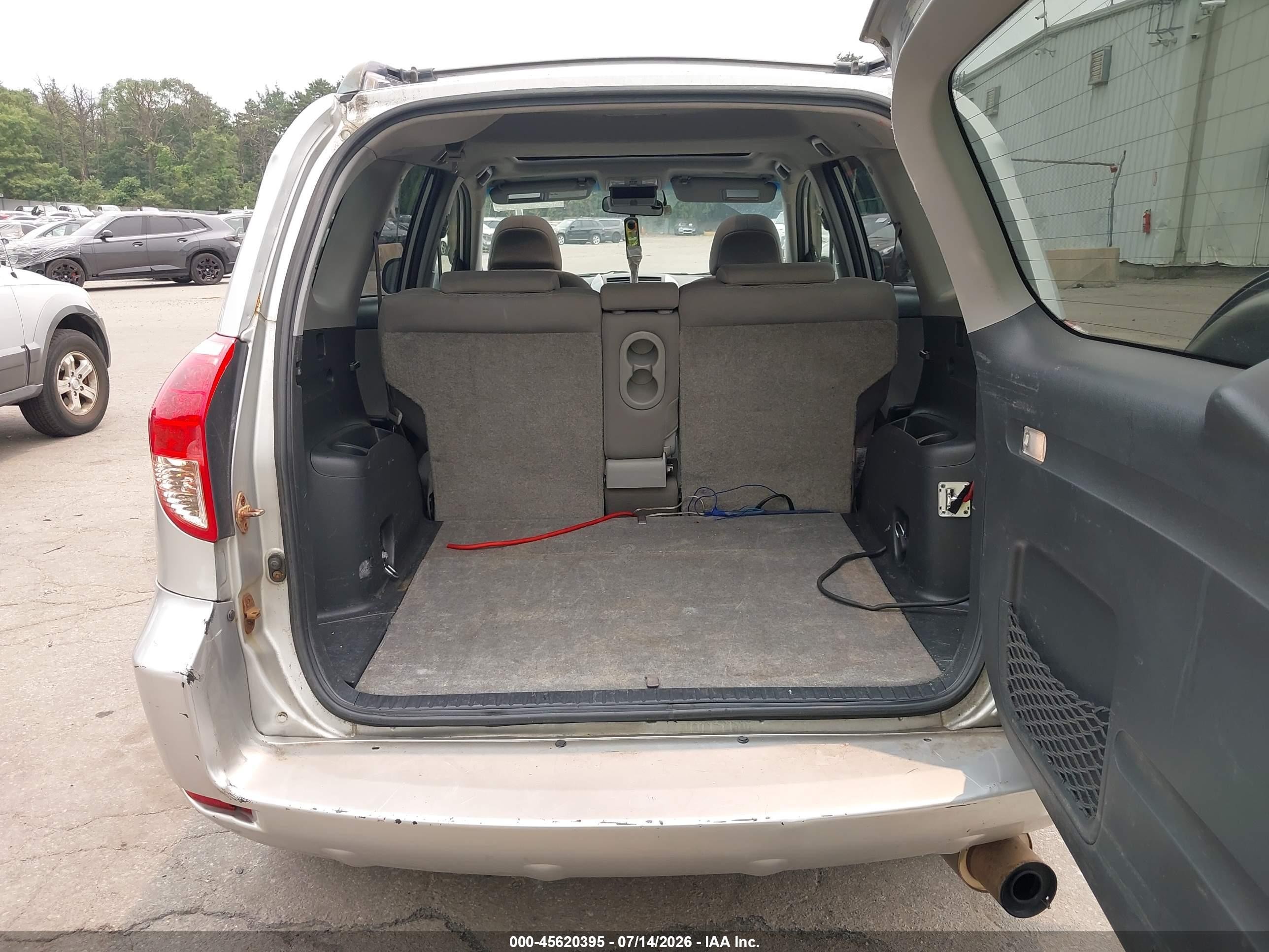 2007 Toyota Rav4 Limited Silver vin: JTMBD31VX76028467